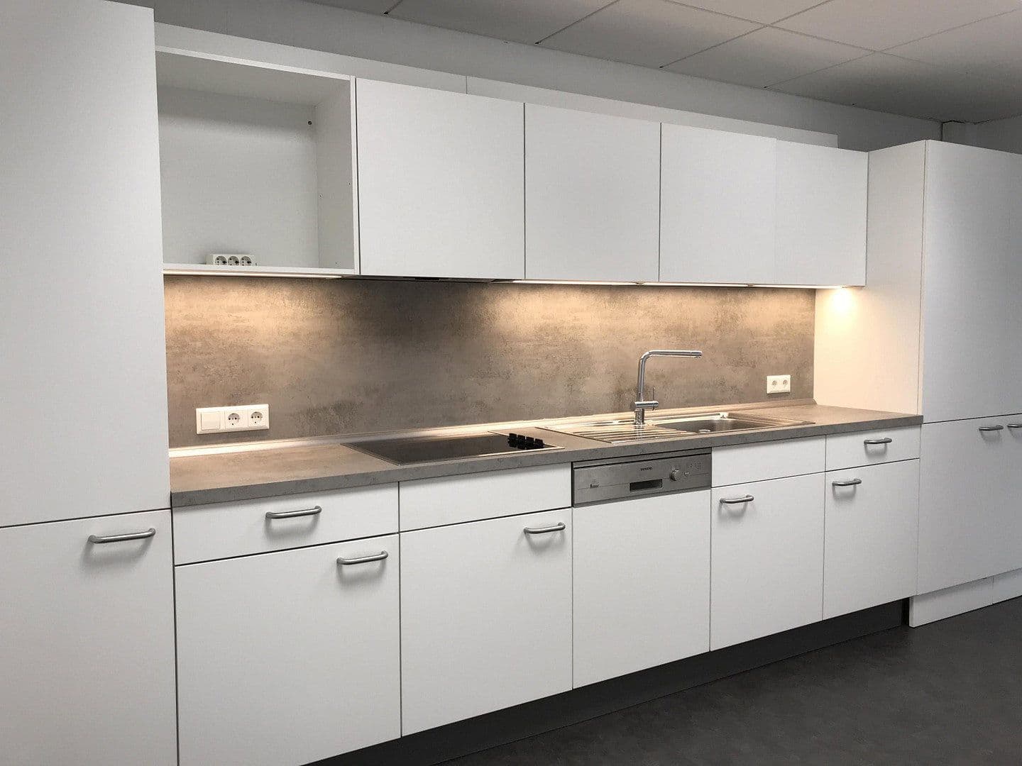 Prenájom kancelárie 472 m², Sindelfingen, Bádensko-Wurttembersko Prenájom kancelárie 472 m², Sindelfingen, Bádensko-Wurttembersko