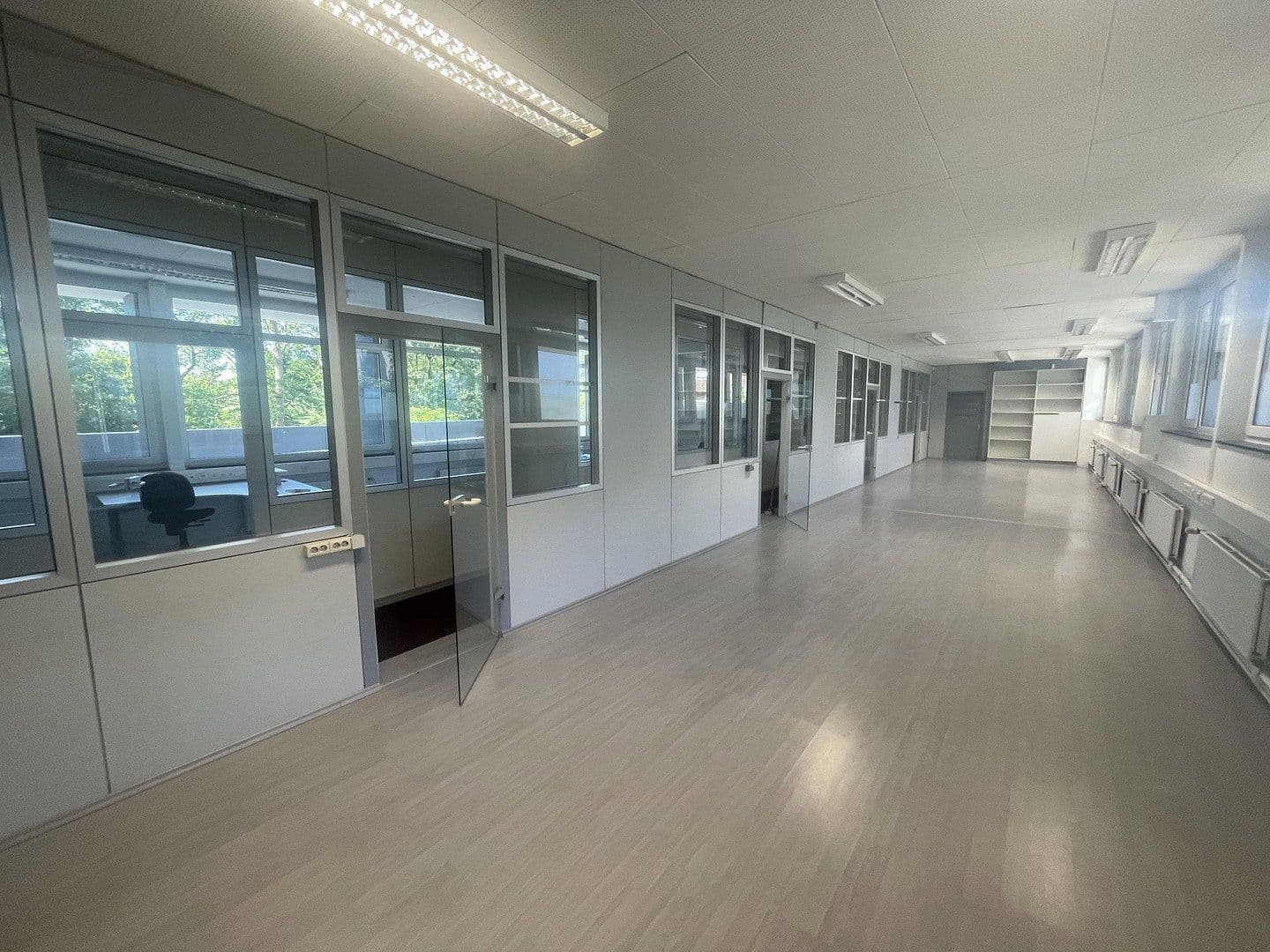 Prenájom kancelárie 222 m², Weil der Stadt, Bádensko-Wurttembersko Prenájom kancelárie 222 m², Weil der Stadt, Bádensko-Wurttembersko