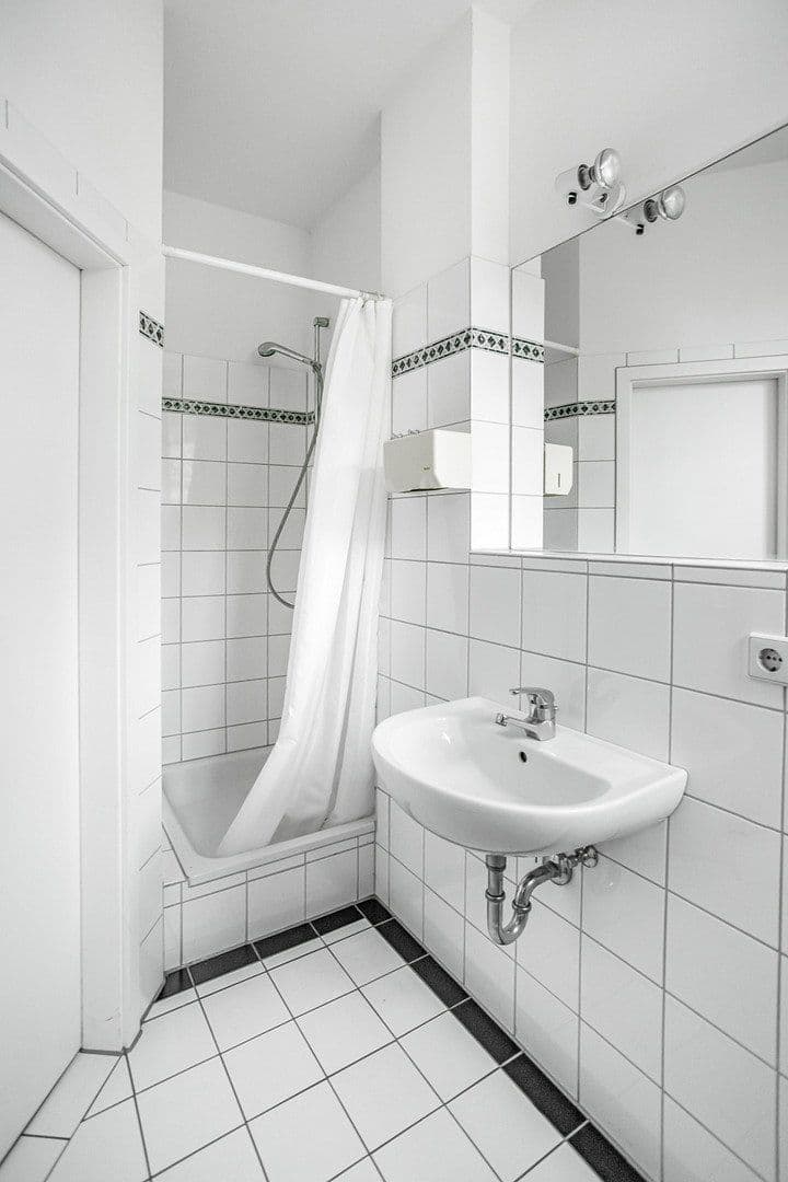 Prenájom kancelárie 44 m², Robert-Heuser-Str. 15, Köln, Severné Porýnie - Westfálsko Prenájom kancelárie 44 m², Robert-Heuser-Str. 15, Köln, Severné Porýnie - Westfálsko