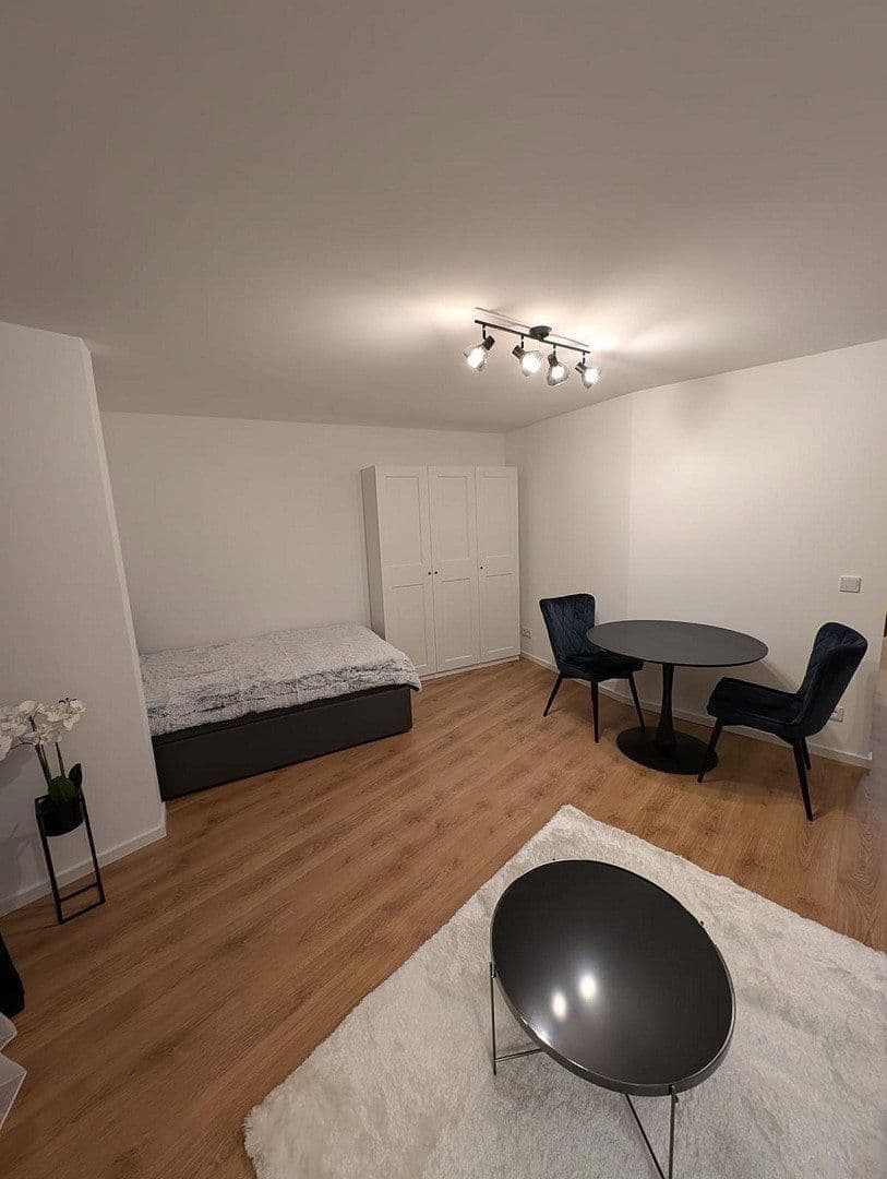 Prenájom bytu 1-izbový 32 m², München, Bavorsko Prenájom bytu 1-izbový 32 m², München, Bavorsko