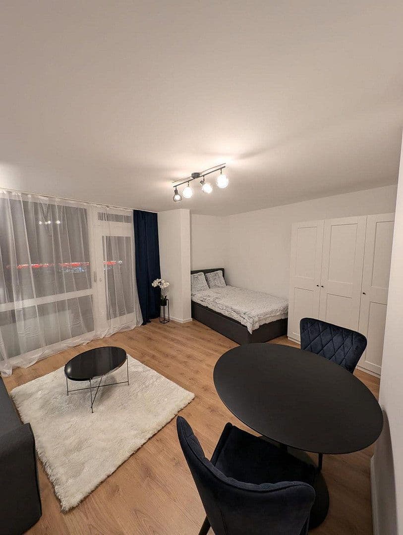 Prenájom bytu 1-izbový 32 m², München, Bavorsko Prenájom bytu 1-izbový 32 m², München, Bavorsko