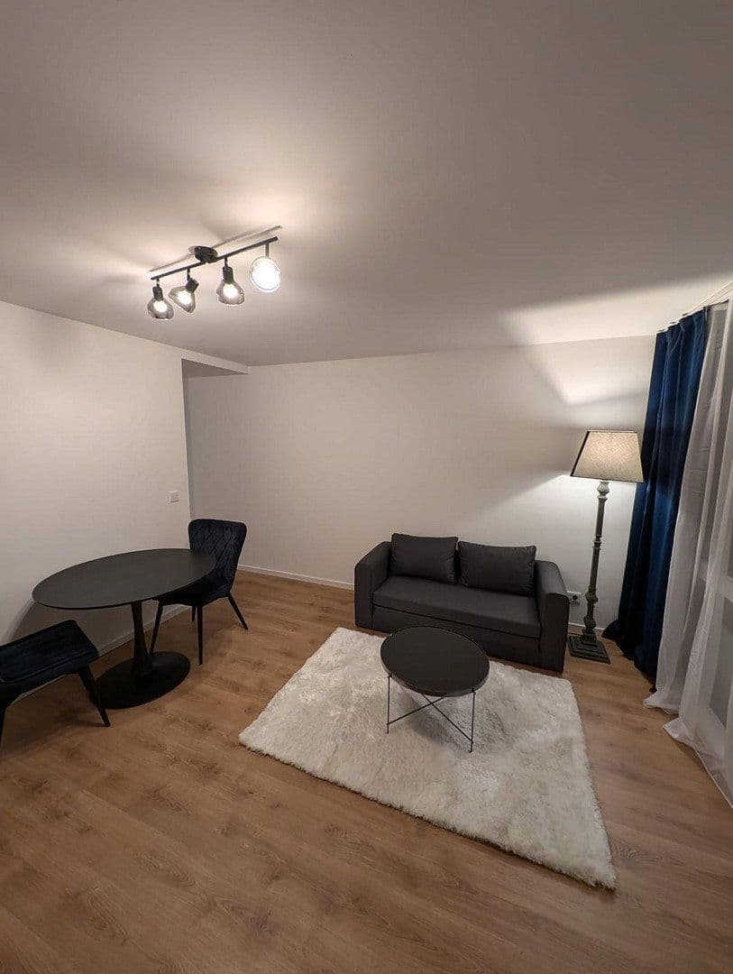 Prenájom bytu 1-izbový 32 m², München, Bavorsko Prenájom bytu 1-izbový 32 m², München, Bavorsko