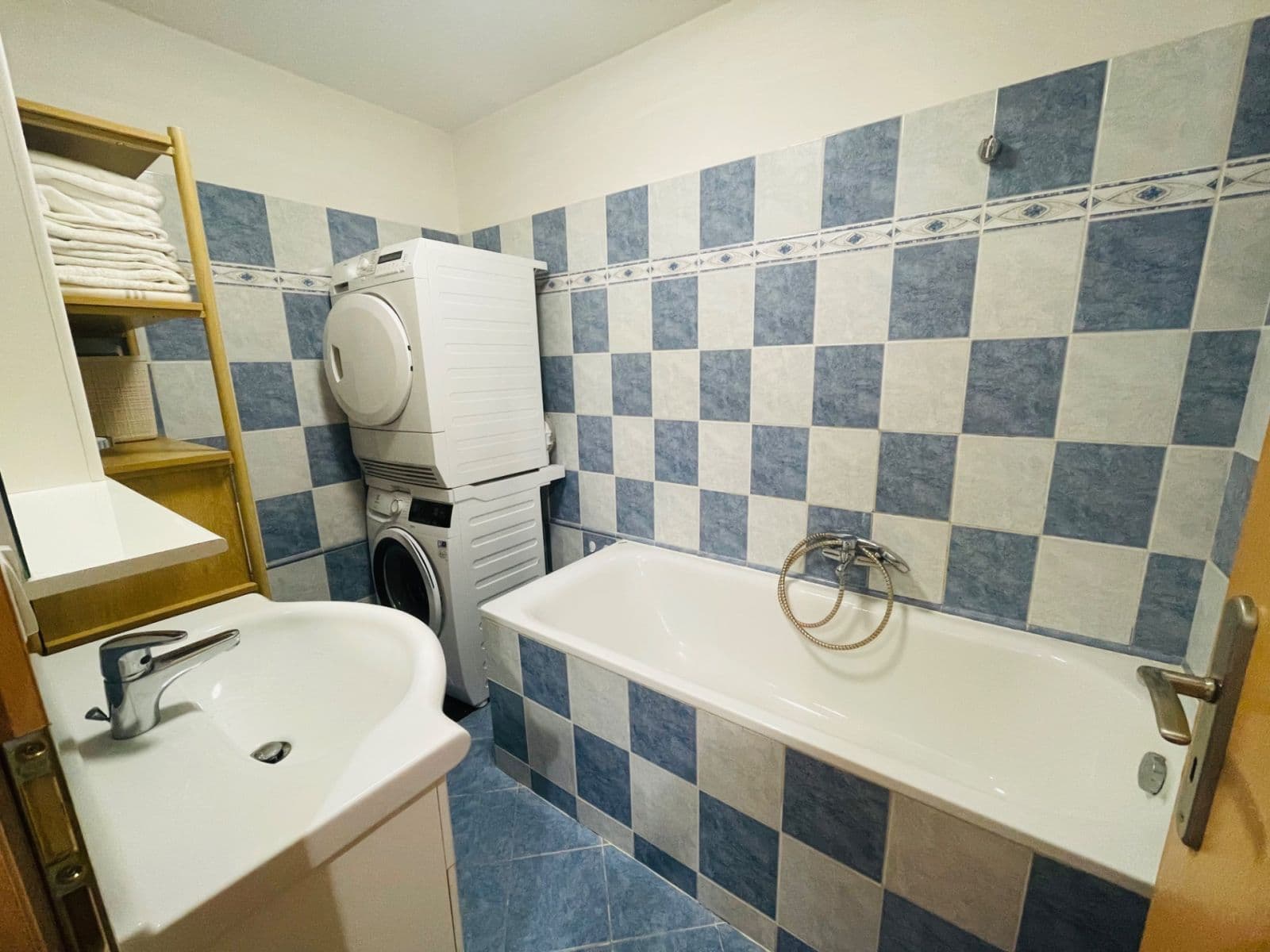 Predaj bytu 2-izbový 60 m², Nad Jihlávkou, Jihlava, Kraj Vysočina Predaj bytu 2-izbový 60 m², Nad Jihlávkou, Jihlava, Kraj Vysočina