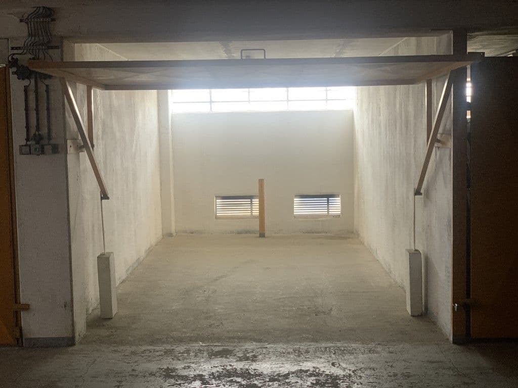 Prenájom garáže 18 m², Holušická, Praha, Praha Prenájom garáže 18 m², Holušická, Praha, Praha