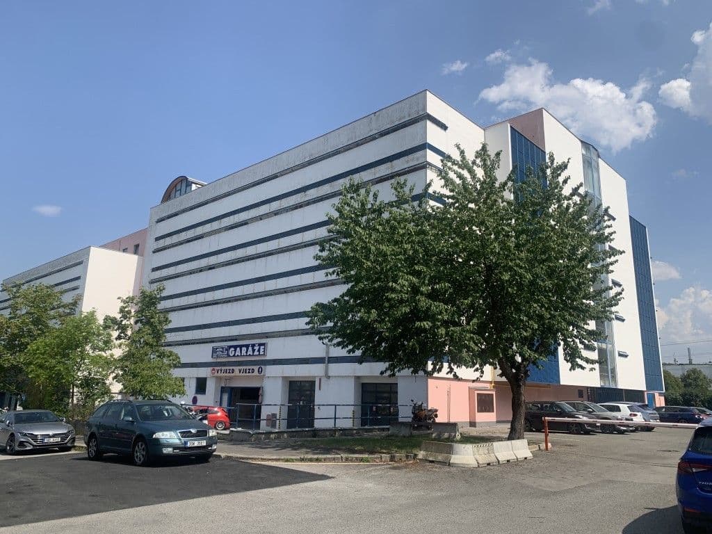 Prenájom garáže 18 m², Holušická, Praha, Praha Prenájom garáže 18 m², Holušická, Praha, Praha