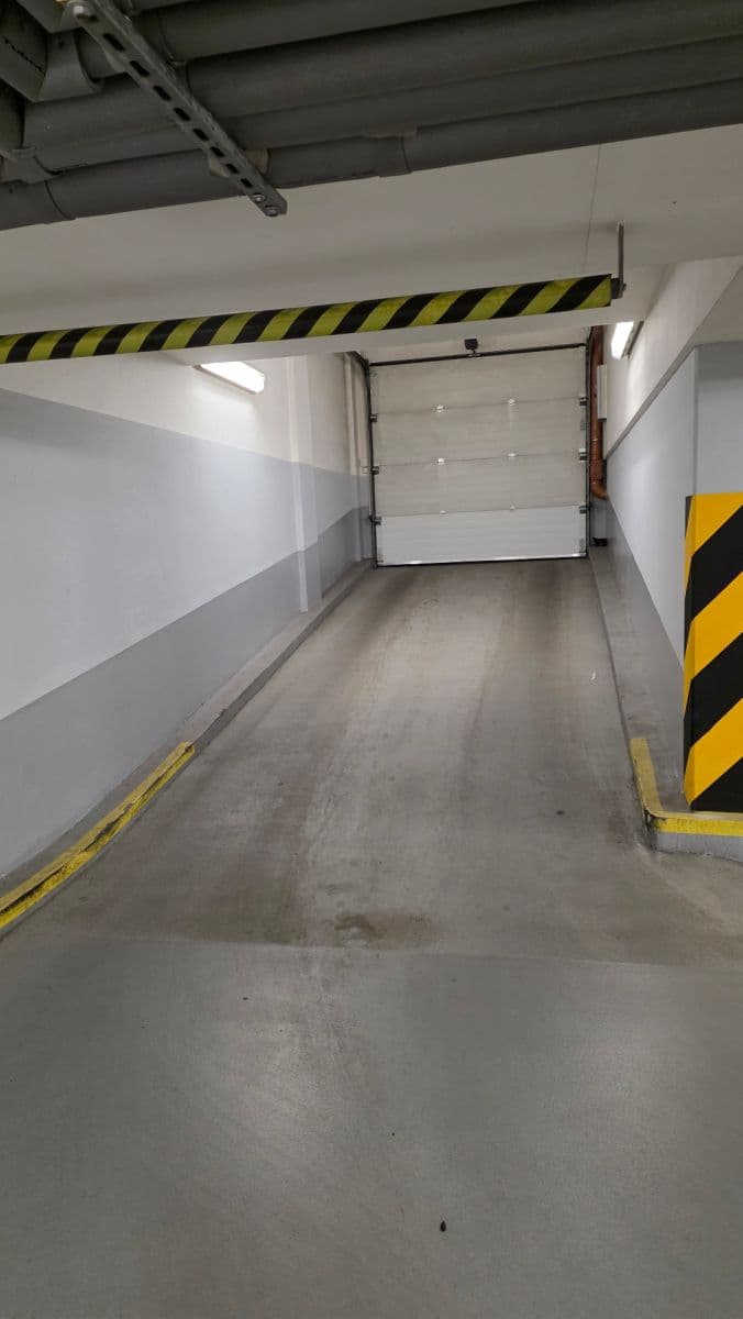 Prenájom garáže 14 m², Praha, Praha Prenájom garáže 14 m², Praha, Praha