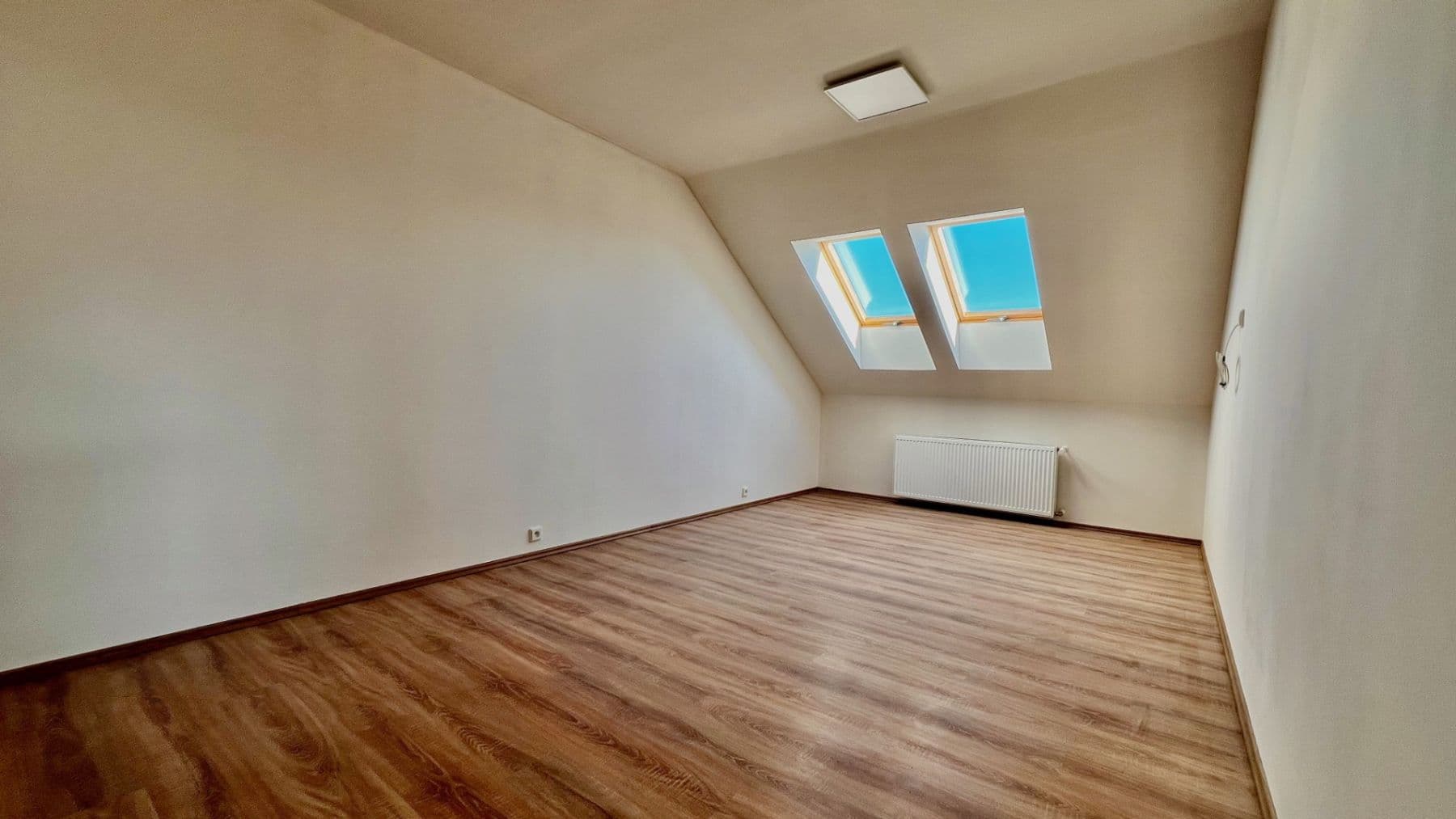 Prenájom bytu 4-izbový 125 m², Kounice, Středočeský kraj Prenájom bytu 4-izbový 125 m², Kounice, Středočeský kraj
