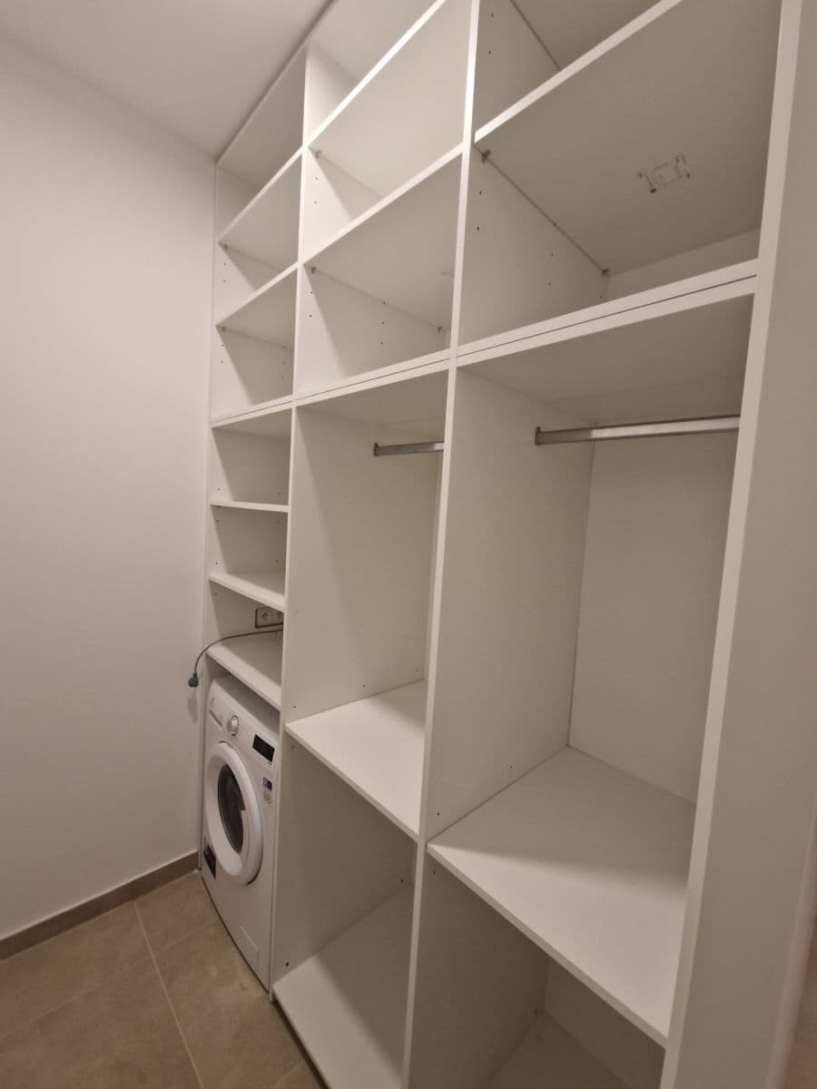 Prenájom bytu 1-izbový 46 m², K Červenému vrchu, Praha, Praha Prenájom bytu 1-izbový 46 m², K Červenému vrchu, Praha, Praha