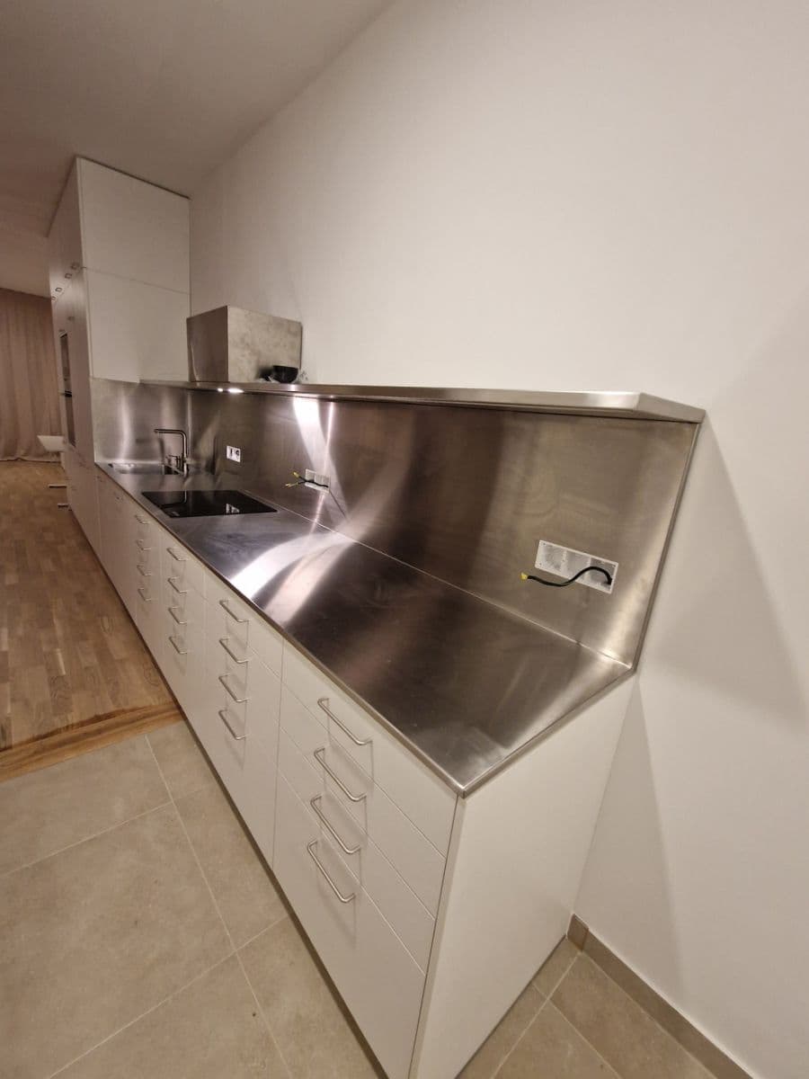 Prenájom bytu 1-izbový 46 m², K Červenému vrchu, Praha, Praha Prenájom bytu 1-izbový 46 m², K Červenému vrchu, Praha, Praha