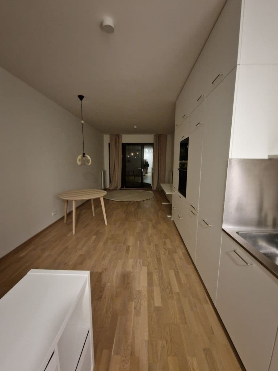 Prenájom bytu 1-izbový 46 m², K Červenému vrchu, Praha, Praha Prenájom bytu 1-izbový 46 m², K Červenému vrchu, Praha, Praha