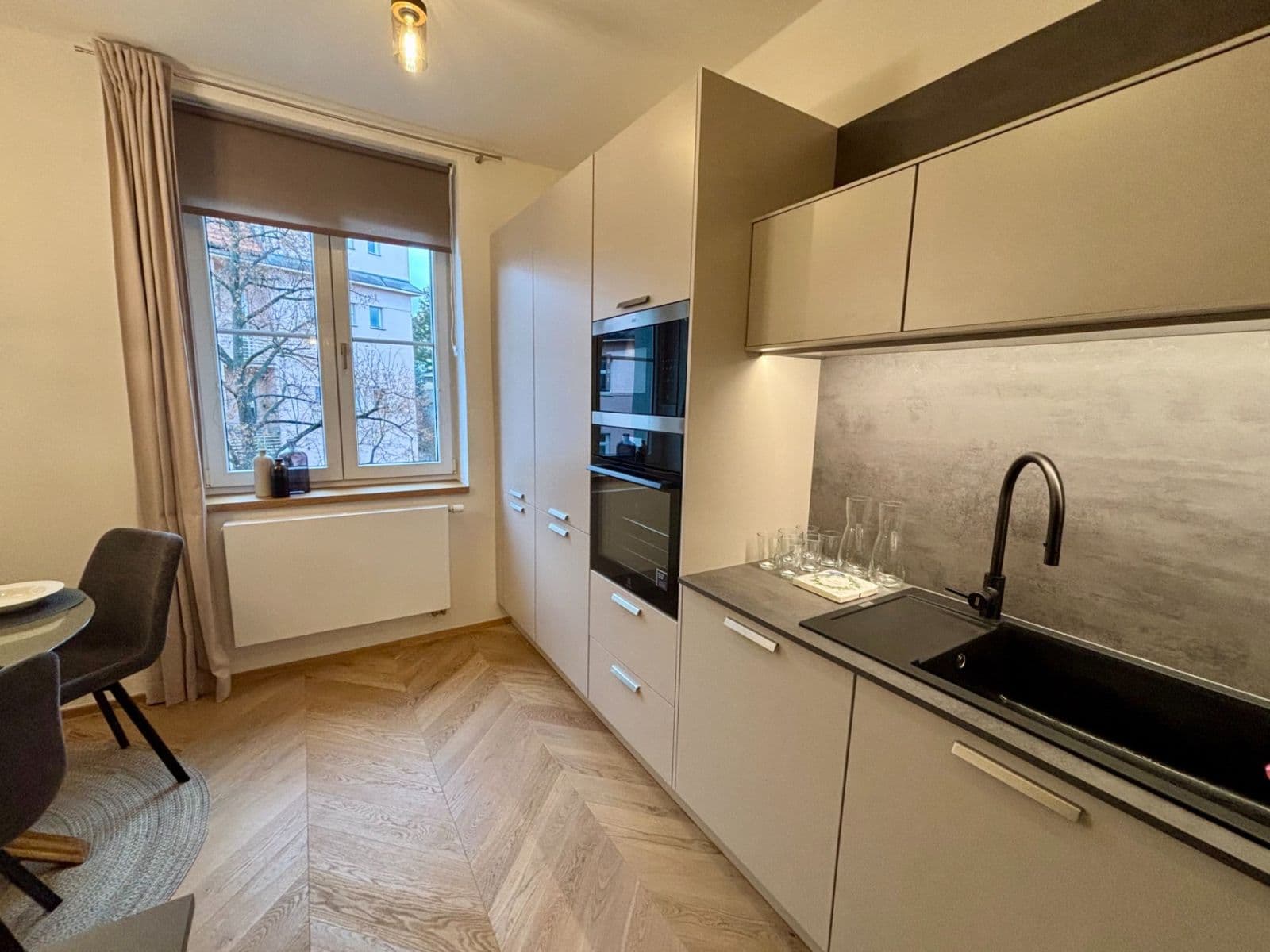 Prenájom bytu 4-izbový 89 m², Na Zlatnici, Praha, Praha Prenájom bytu 4-izbový 89 m², Na Zlatnici, Praha, Praha
