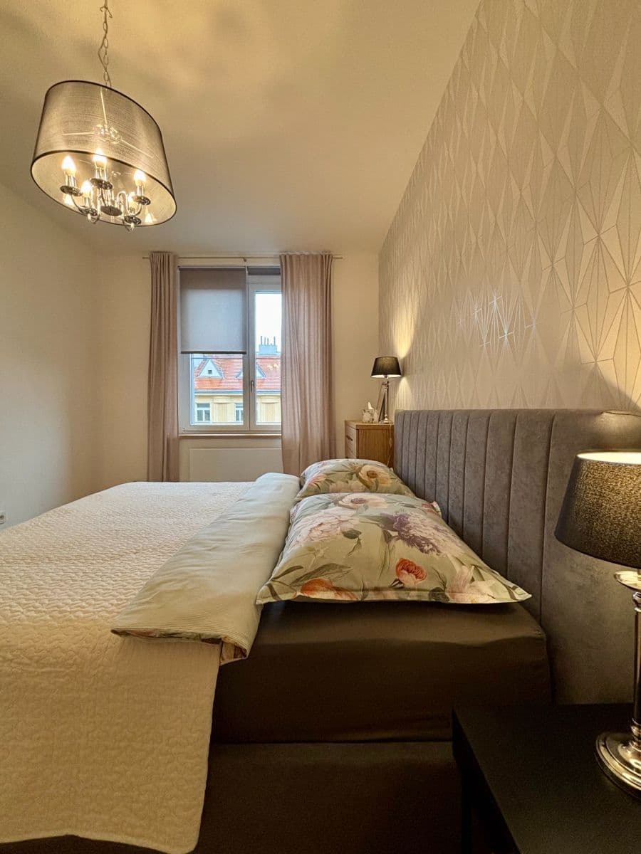 Prenájom bytu 4-izbový 89 m², Na Zlatnici, Praha, Praha Prenájom bytu 4-izbový 89 m², Na Zlatnici, Praha, Praha
