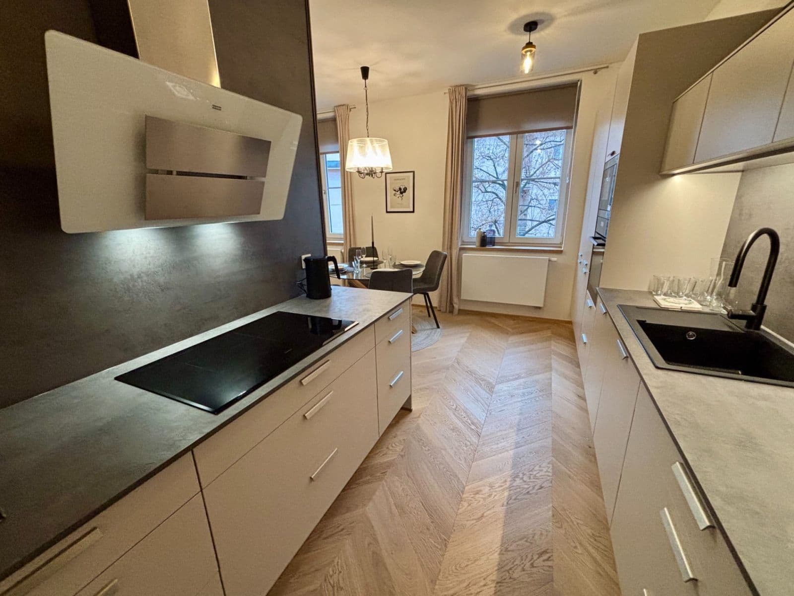 Prenájom bytu 4-izbový 89 m², Na Zlatnici, Praha, Praha Prenájom bytu 4-izbový 89 m², Na Zlatnici, Praha, Praha