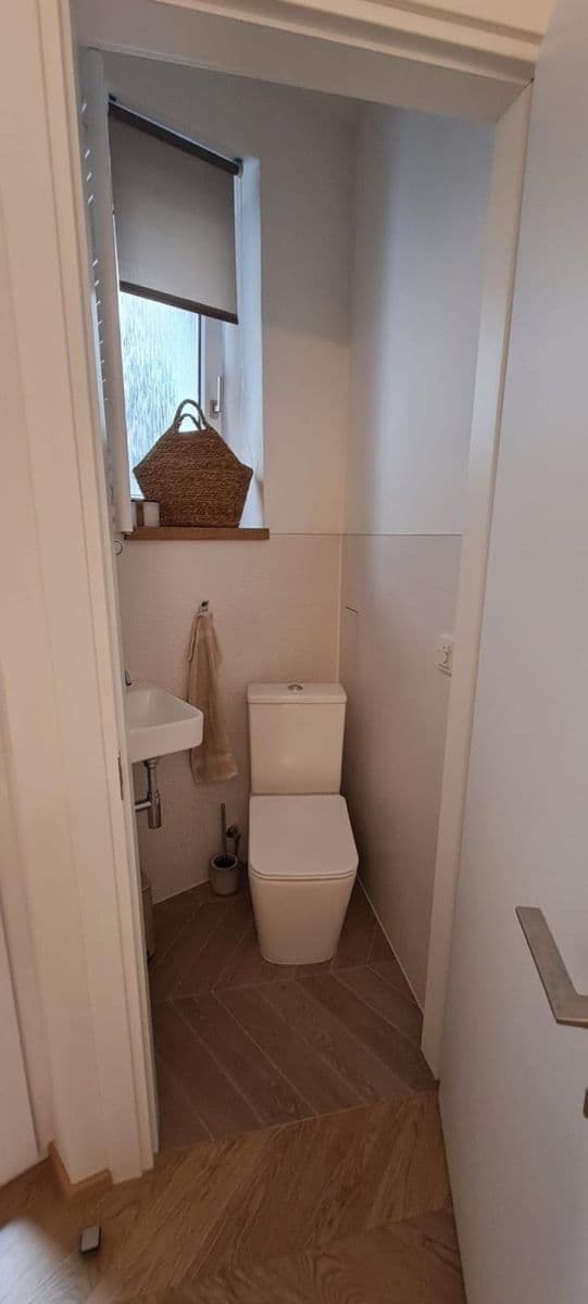 Prenájom bytu 4-izbový 89 m², Na Zlatnici, Praha, Praha Prenájom bytu 4-izbový 89 m², Na Zlatnici, Praha, Praha