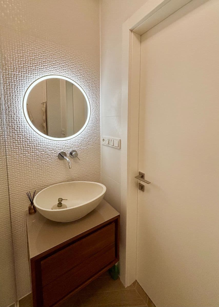 Prenájom bytu 4-izbový 89 m², Na Zlatnici, Praha, Praha Prenájom bytu 4-izbový 89 m², Na Zlatnici, Praha, Praha