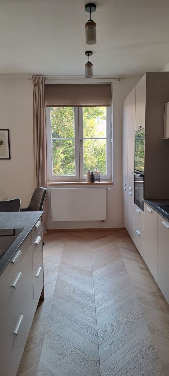Prenájom bytu 4-izbový 89 m², Na Zlatnici, Praha, Praha Prenájom bytu 4-izbový 89 m², Na Zlatnici, Praha, Praha