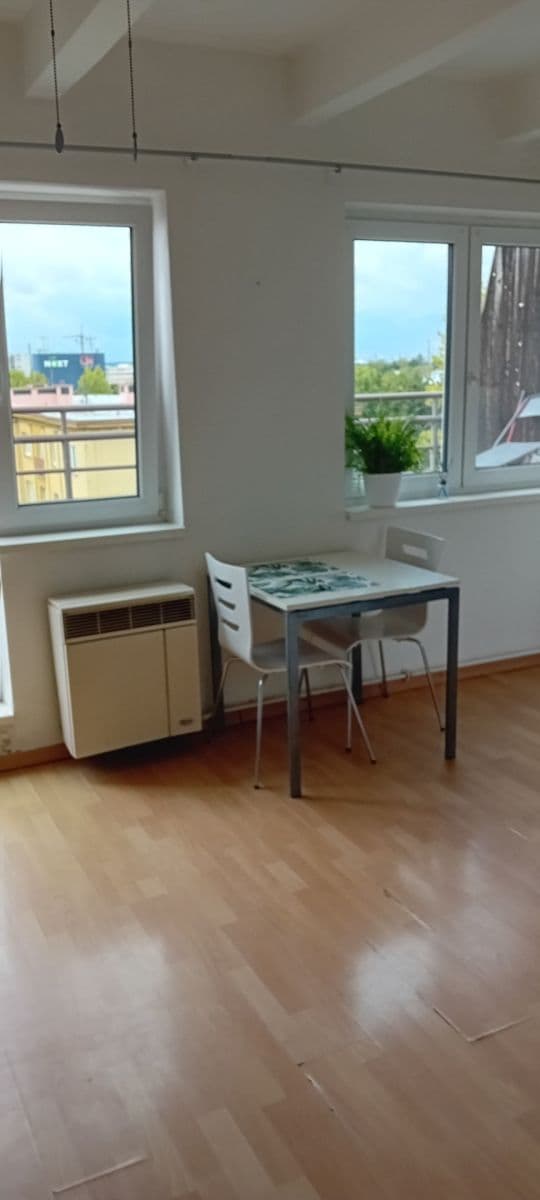 Prenájom bytu 1-izbový 30 m², Obětí 6. května, Praha, Praha Prenájom bytu 1-izbový 30 m², Obětí 6. května, Praha, Praha