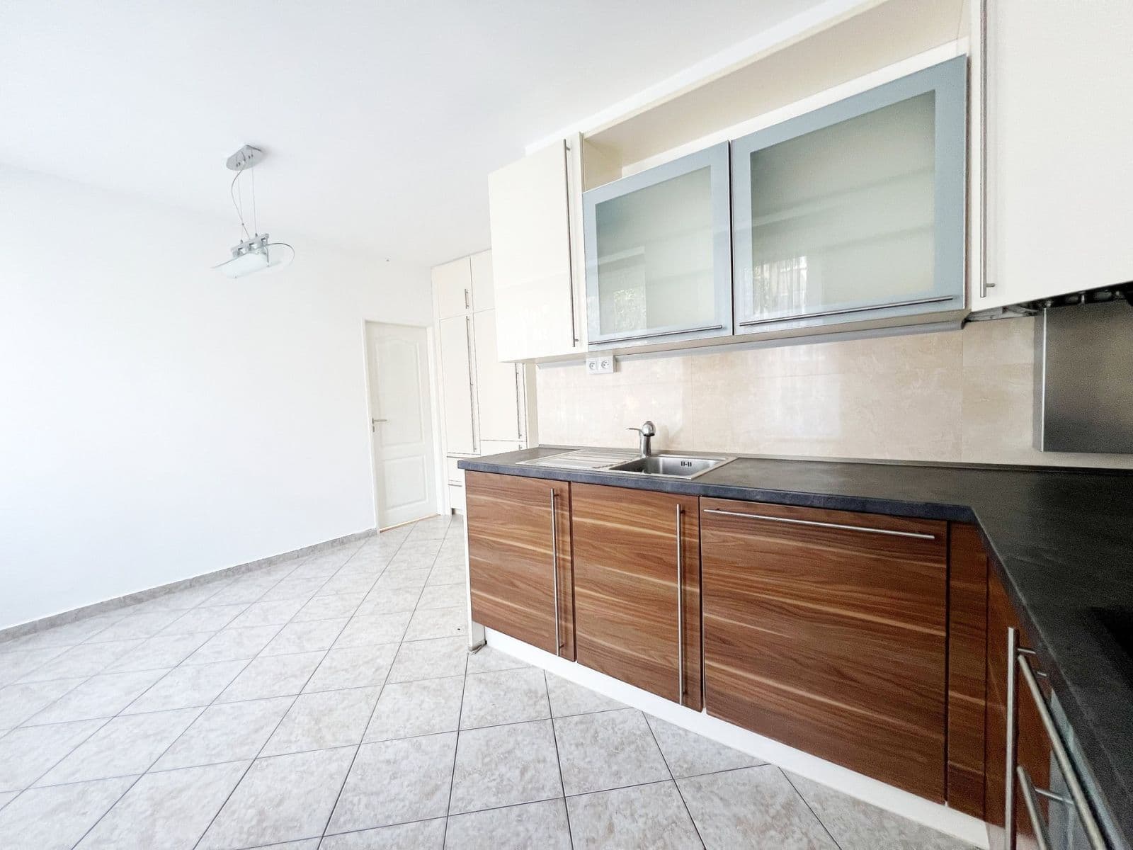 Prenájom bytu 3-izbový 72 m², Na Šutce, Praha, Praha Prenájom bytu 3-izbový 72 m², Na Šutce, Praha, Praha