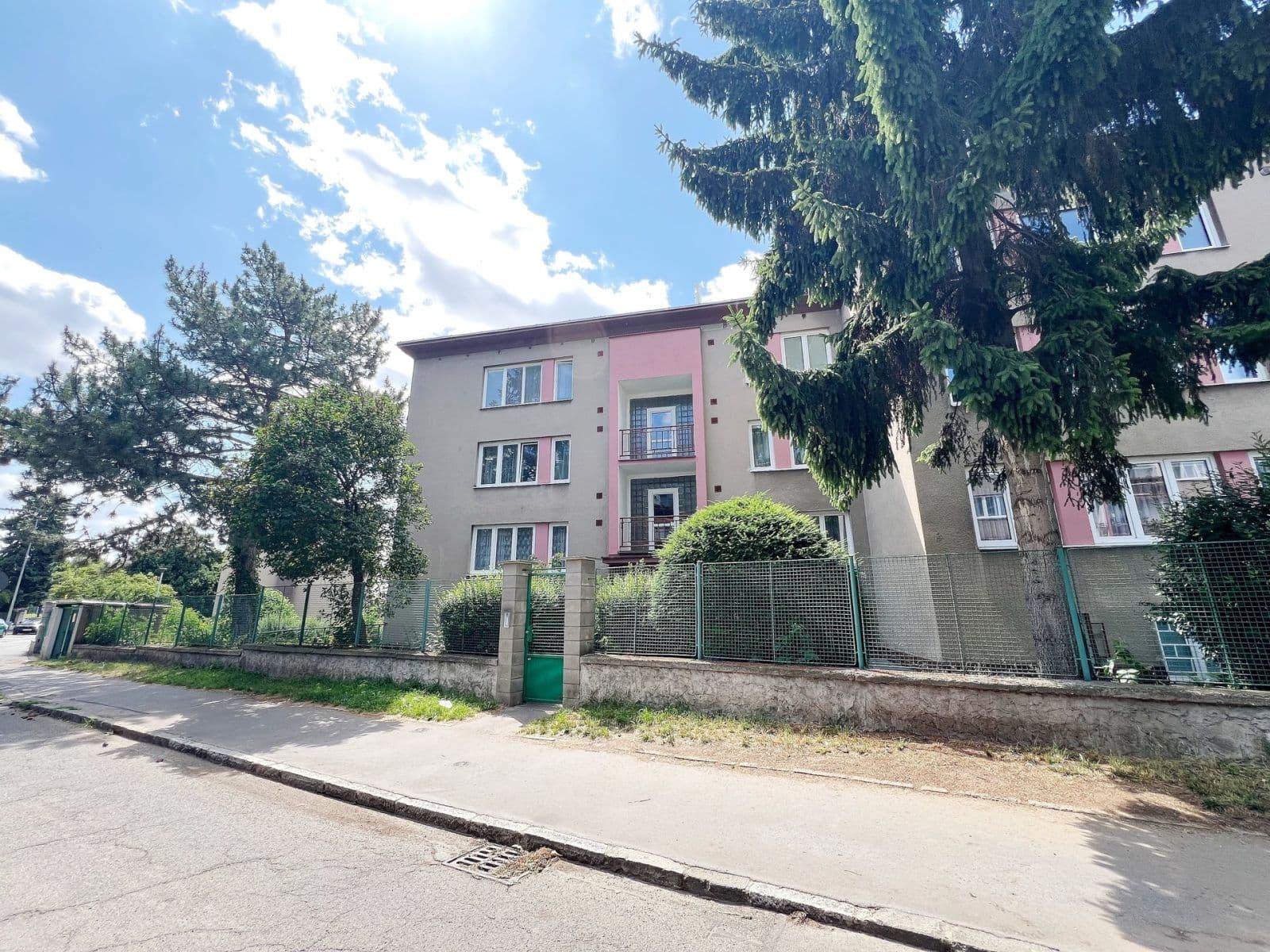 Prenájom bytu 3-izbový 72 m², Na Šutce, Praha, Praha Prenájom bytu 3-izbový 72 m², Na Šutce, Praha, Praha