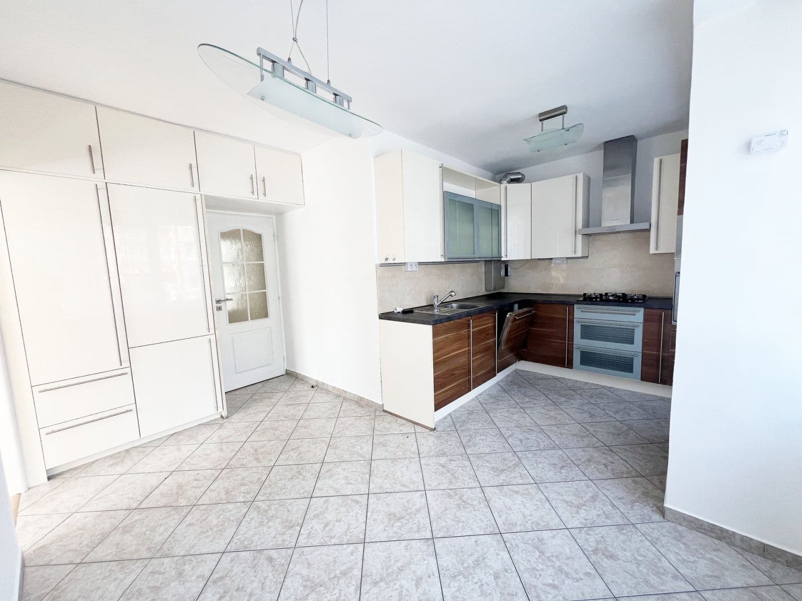 Prenájom bytu 3-izbový 72 m², Na Šutce, Praha, Praha Prenájom bytu 3-izbový 72 m², Na Šutce, Praha, Praha