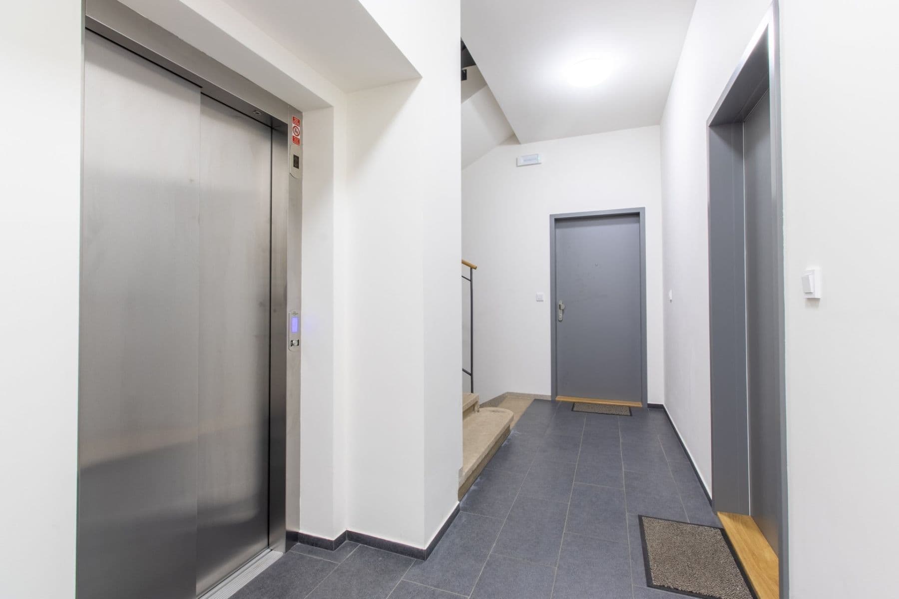 Prenájom bytu 1-izbový 26 m², Na Topolce, Praha, Praha Prenájom bytu 1-izbový 26 m², Na Topolce, Praha, Praha