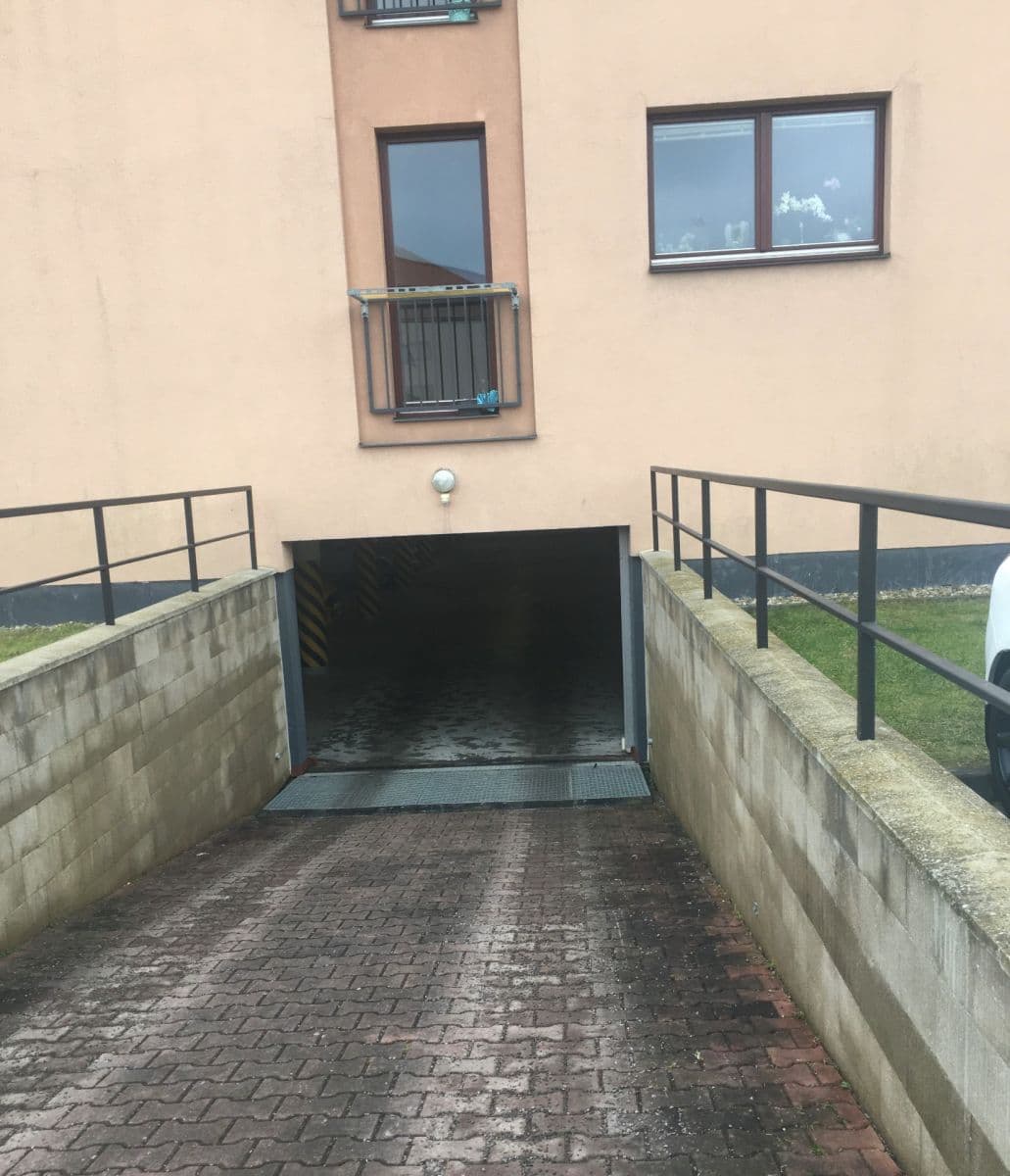 Prenájom garáže 10 m², Jaroslava Foglara, Praha, Praha Prenájom garáže 10 m², Jaroslava Foglara, Praha, Praha