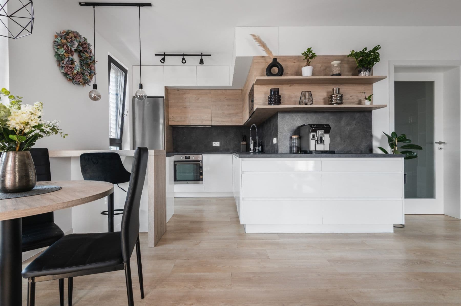 Predaj bytu 2-izbový 65 m², Zásmucká, Kolín, Středočeský kraj Predaj bytu 2-izbový 65 m², Zásmucká, Kolín, Středočeský kraj