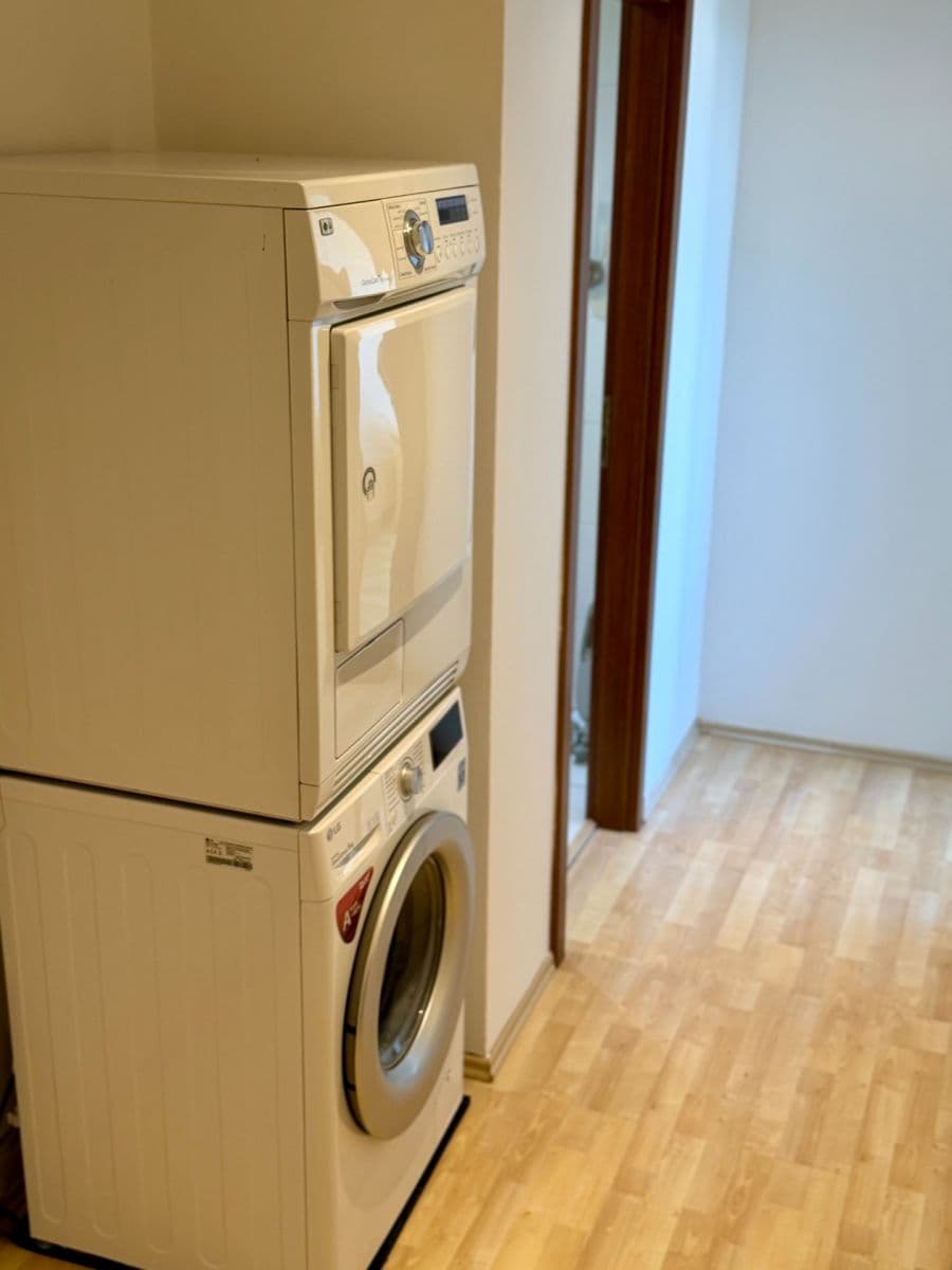 Prenájom bytu 3-izbový 73 m², Počernická, Praha, Praha Prenájom bytu 3-izbový 73 m², Počernická, Praha, Praha