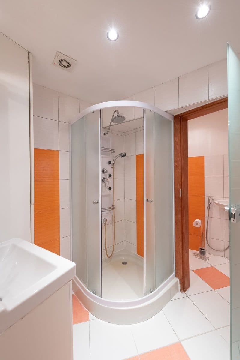 Prenájom bytu 2-izbový 49 m², Sněmovní, Praha, Praha Prenájom bytu 2-izbový 49 m², Sněmovní, Praha, Praha