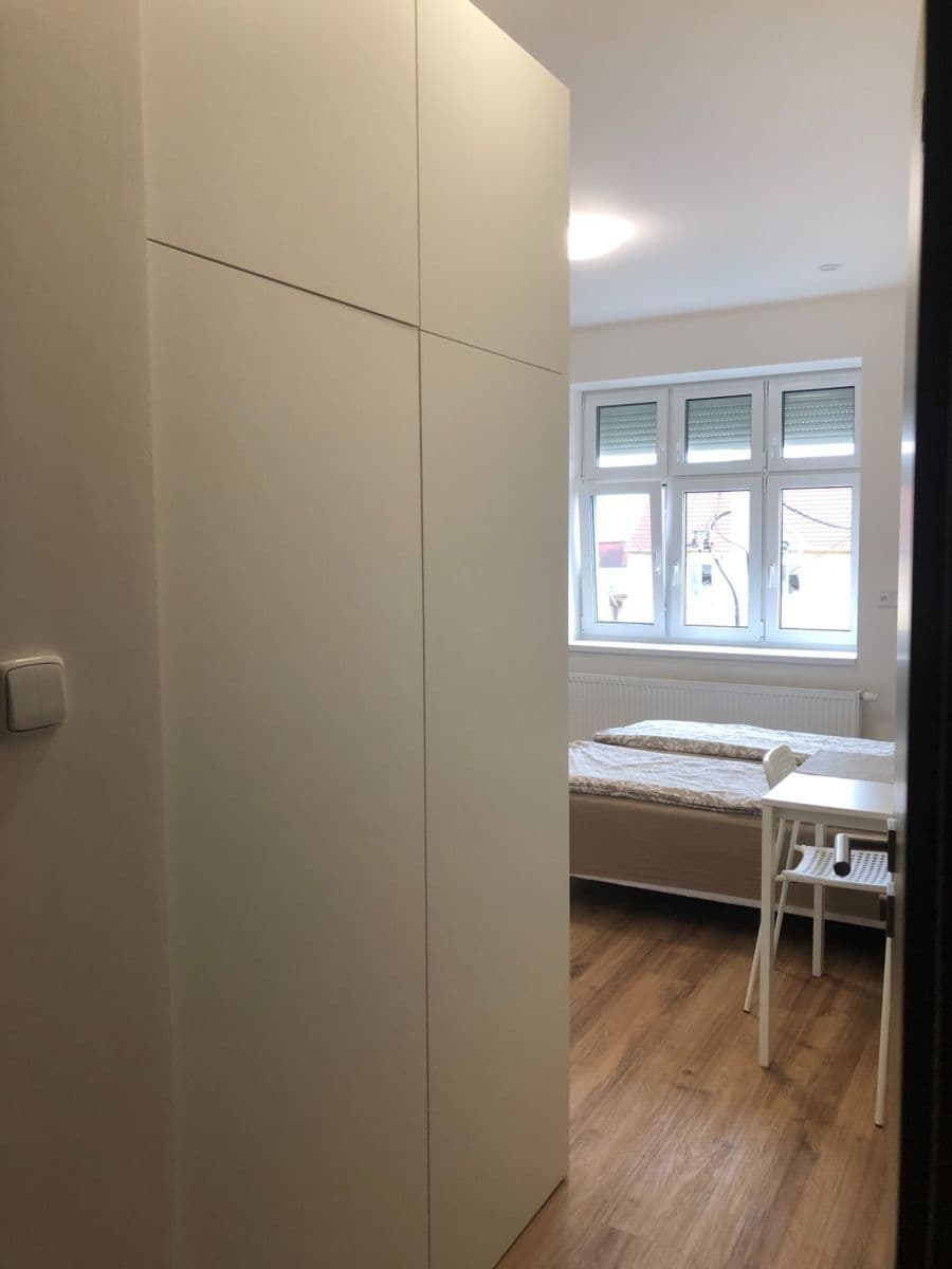 Prenájom bytu 1-izbový 20 m², Bělohorská, Praha, Praha Prenájom bytu 1-izbový 20 m², Bělohorská, Praha, Praha