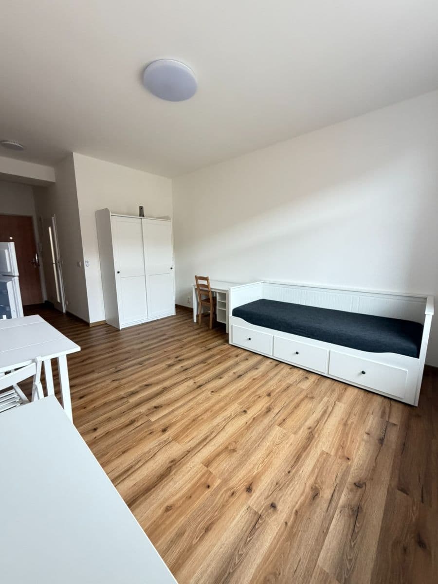Prenájom bytu 1-izbový 24 m², Písecká, Praha, Praha Prenájom bytu 1-izbový 24 m², Písecká, Praha, Praha
