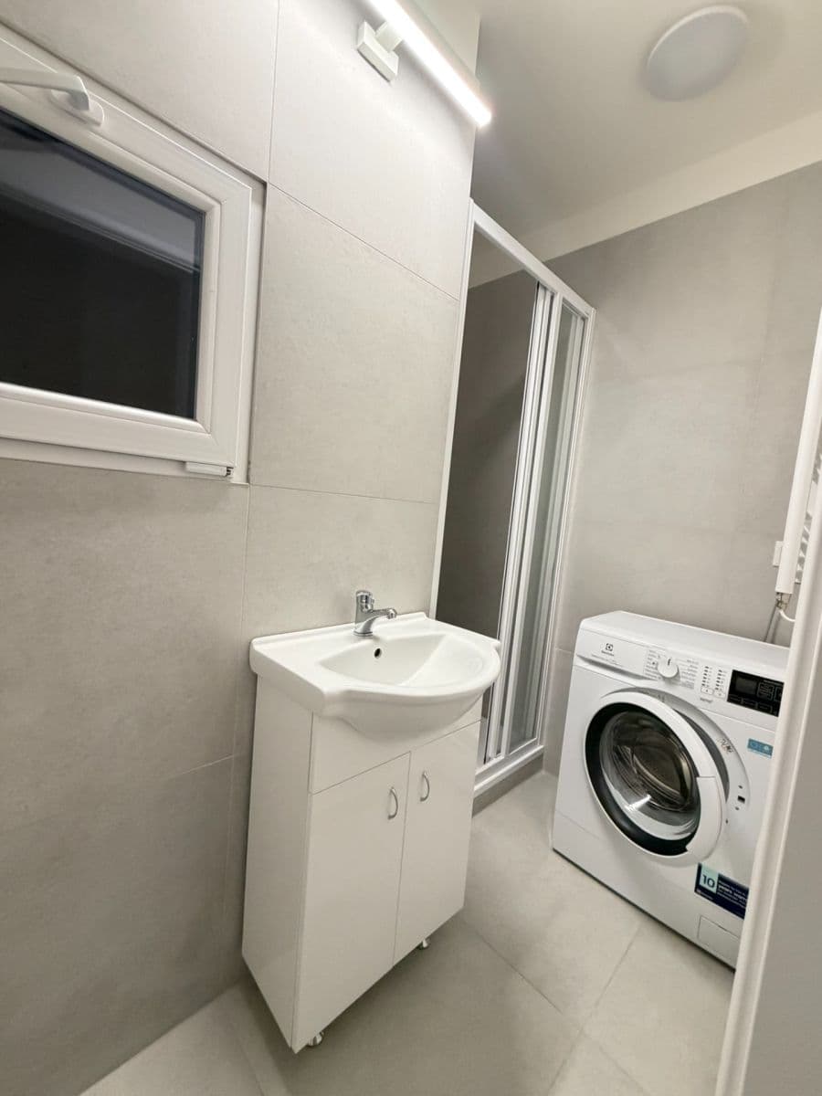 Prenájom bytu 1-izbový 24 m², Písecká, Praha, Praha Prenájom bytu 1-izbový 24 m², Písecká, Praha, Praha