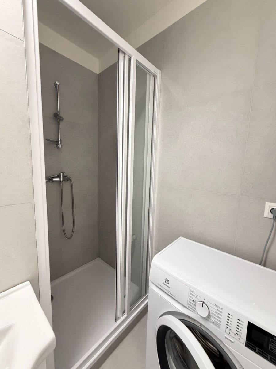 Prenájom bytu 1-izbový 24 m², Písecká, Praha, Praha Prenájom bytu 1-izbový 24 m², Písecká, Praha, Praha