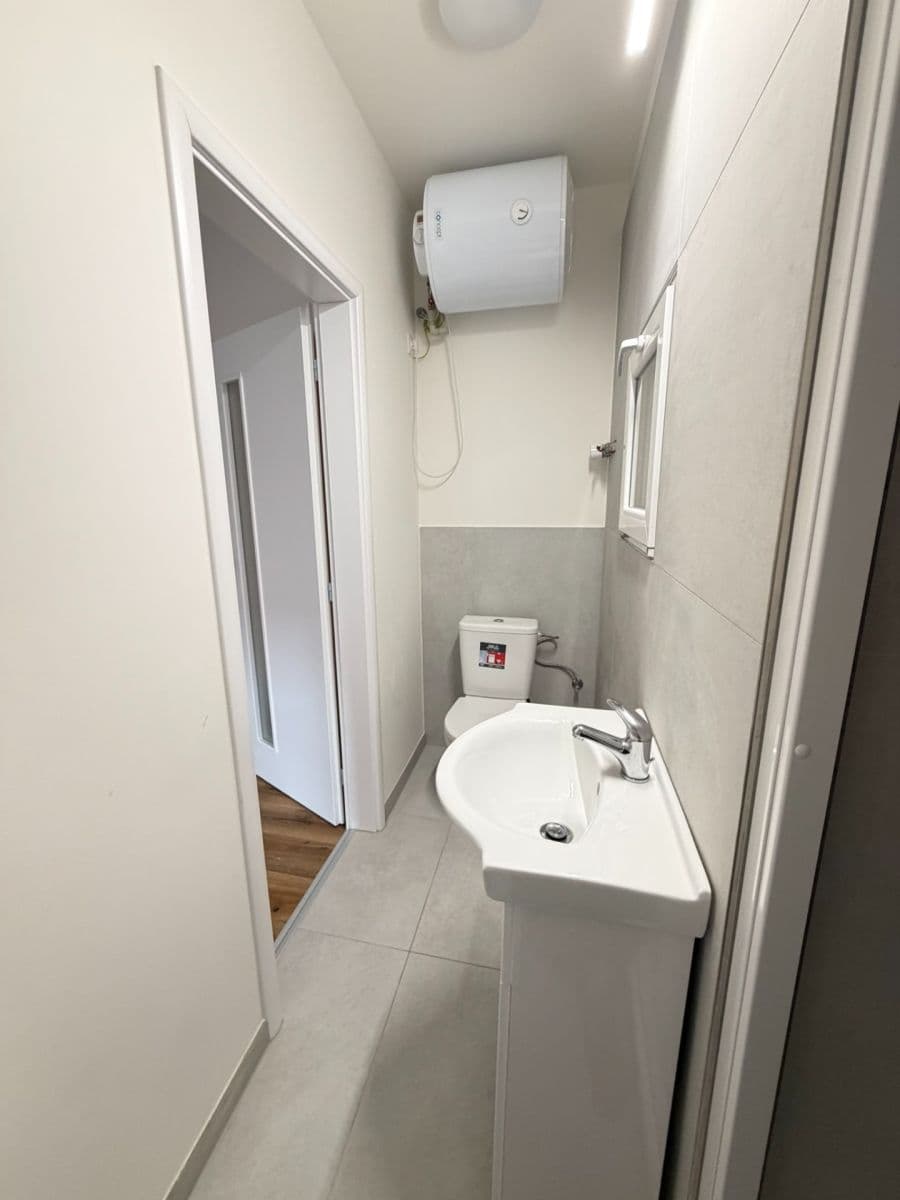 Prenájom bytu 1-izbový 24 m², Písecká, Praha, Praha Prenájom bytu 1-izbový 24 m², Písecká, Praha, Praha