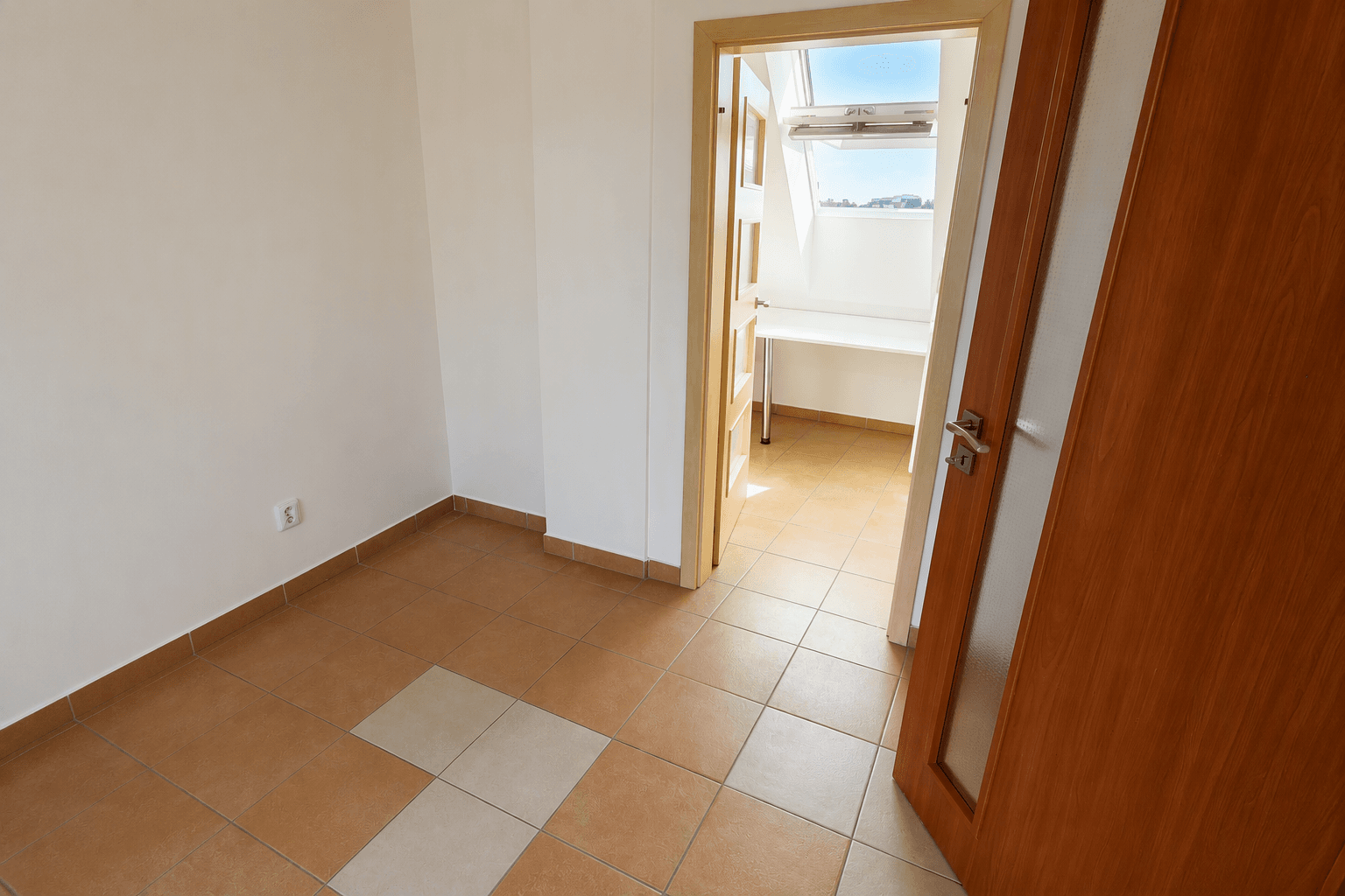 Prenájom bytu 4-izbový 109 m², Pod Lipami, Praha, Praha Prenájom bytu 4-izbový 109 m², Pod Lipami, Praha, Praha