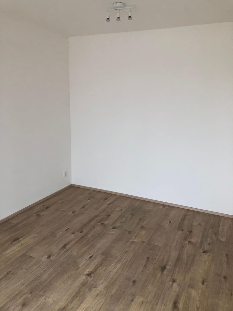 Prenájom bytu 1-izbový 30 m², Jaroslava Holečka, Kladno, Středočeský kraj Prenájom bytu 1-izbový 30 m², Jaroslava Holečka, Kladno, Středočeský kraj