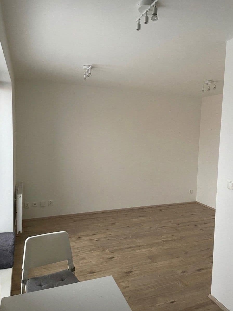Prenájom bytu 1-izbový 30 m², Jaroslava Holečka, Kladno, Středočeský kraj Prenájom bytu 1-izbový 30 m², Jaroslava Holečka, Kladno, Středočeský kraj