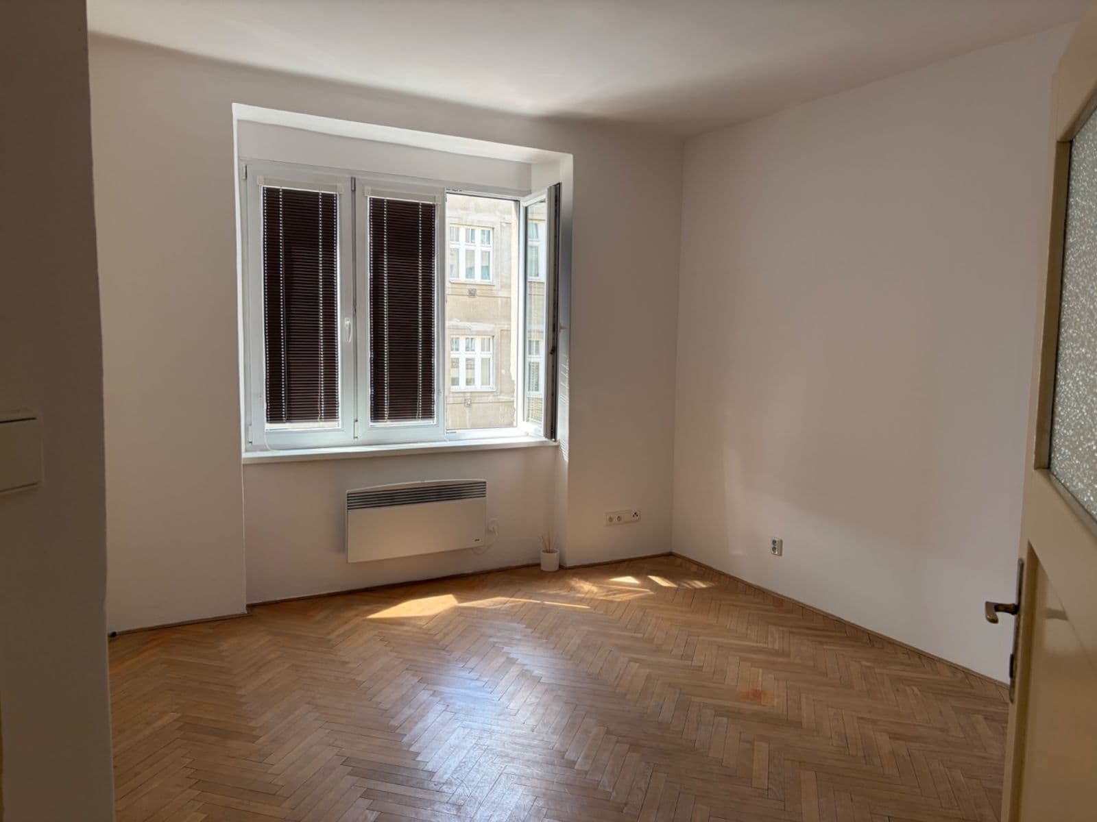 Prenájom bytu 2-izbový 70 m², Minská, Praha, Praha Prenájom bytu 2-izbový 70 m², Minská, Praha, Praha