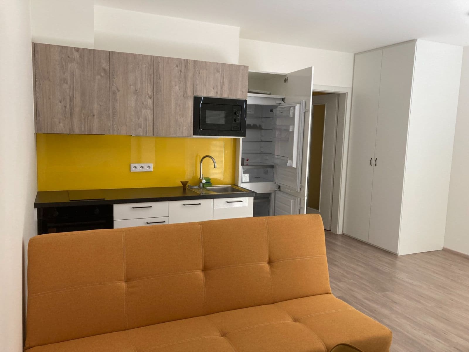Prenájom bytu 1-izbový 31 m², Šternovská, Praha, Praha Prenájom bytu 1-izbový 31 m², Šternovská, Praha, Praha