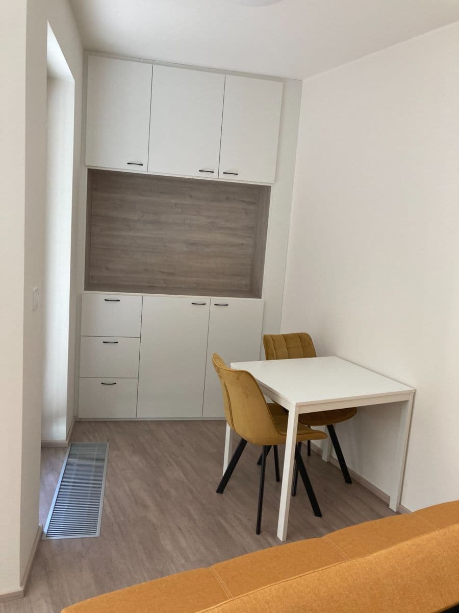 Prenájom bytu 1-izbový 31 m², Šternovská, Praha, Praha Prenájom bytu 1-izbový 31 m², Šternovská, Praha, Praha
