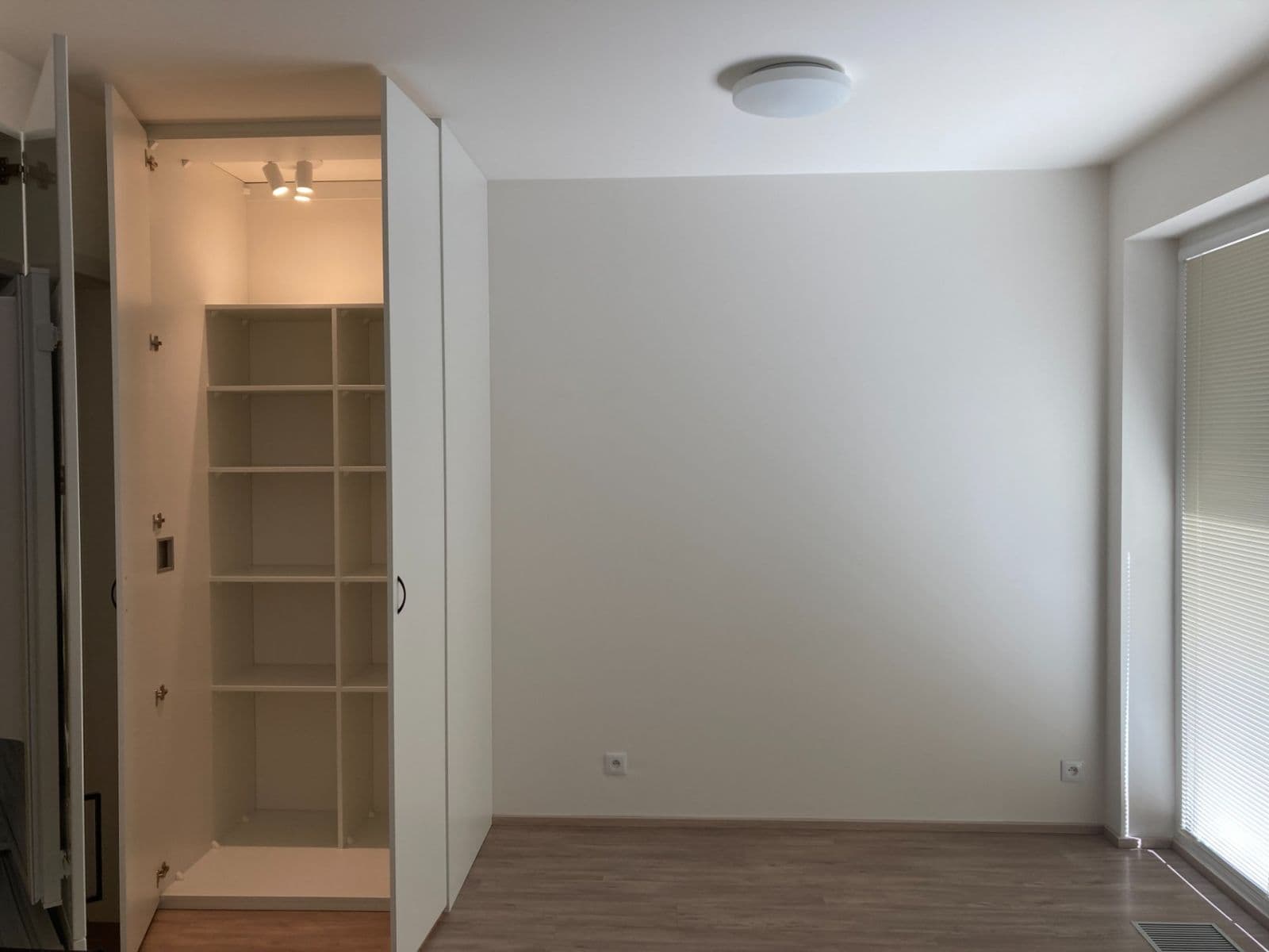 Prenájom bytu 1-izbový 31 m², Šternovská, Praha, Praha Prenájom bytu 1-izbový 31 m², Šternovská, Praha, Praha