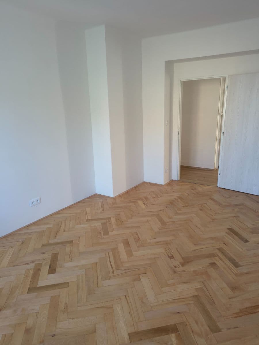 Prenájom bytu 3-izbový 74 m², Sladkovského, Kolín, Středočeský kraj Prenájom bytu 3-izbový 74 m², Sladkovského, Kolín, Středočeský kraj