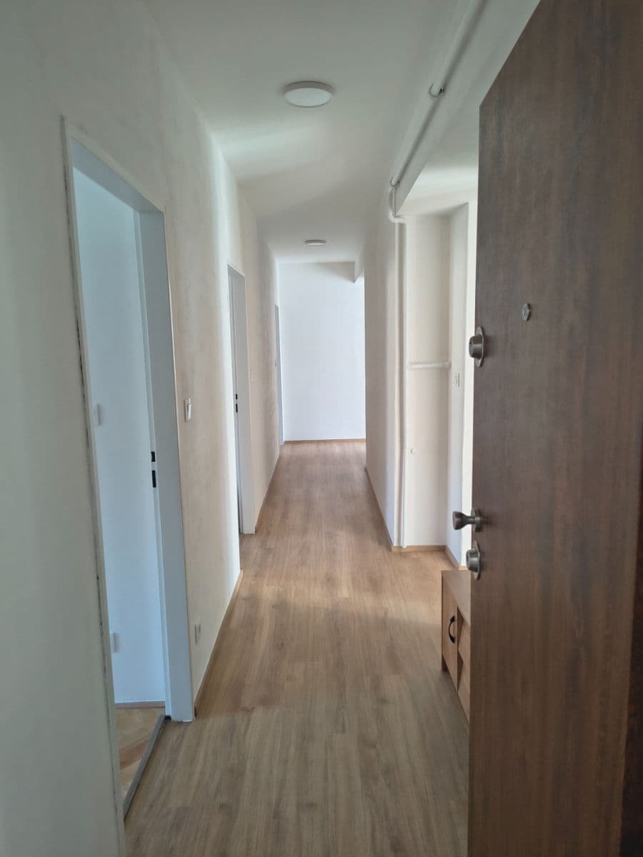 Prenájom bytu 3-izbový 74 m², Sladkovského, Kolín, Středočeský kraj Prenájom bytu 3-izbový 74 m², Sladkovského, Kolín, Středočeský kraj