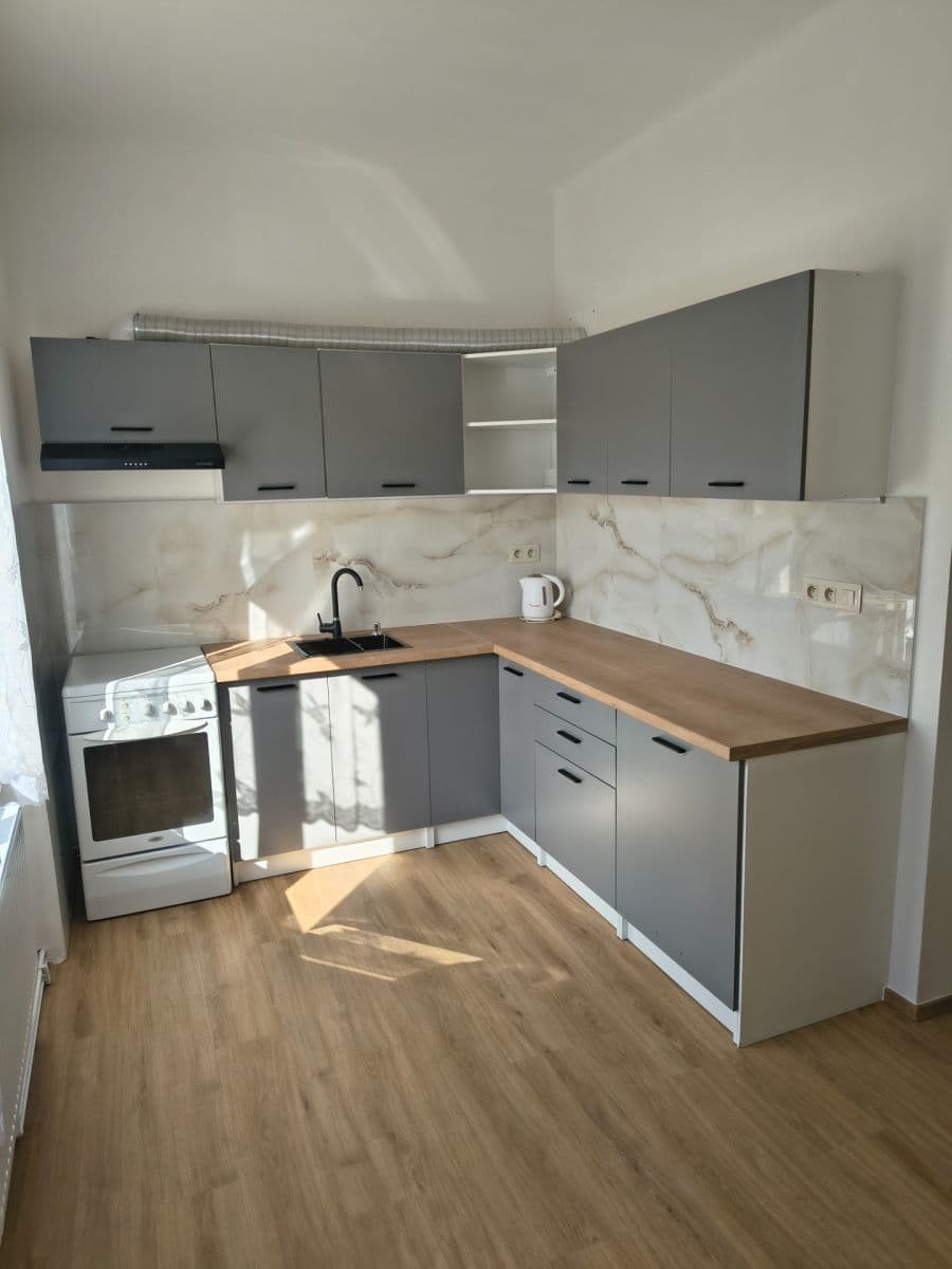 Prenájom bytu 3-izbový 74 m², Sladkovského, Kolín, Středočeský kraj Prenájom bytu 3-izbový 74 m², Sladkovského, Kolín, Středočeský kraj