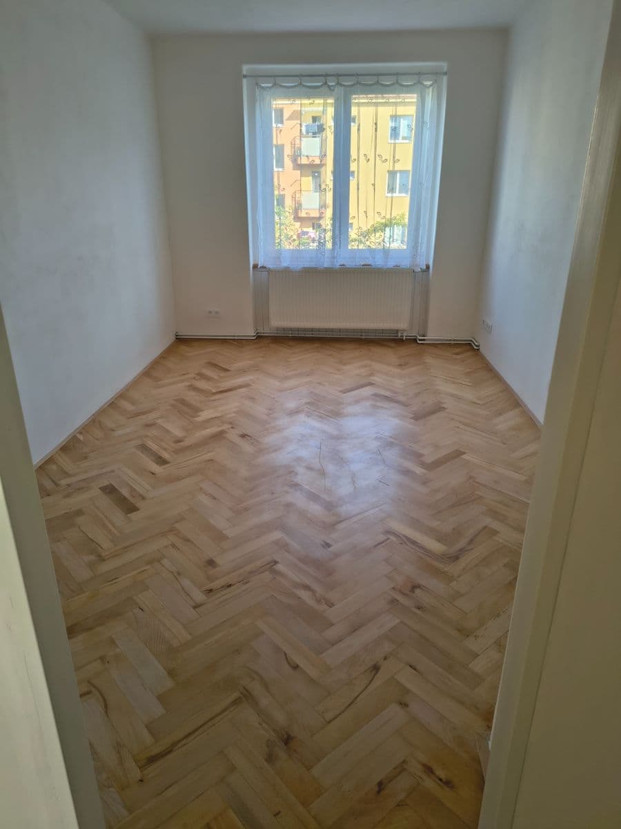 Prenájom bytu 3-izbový 74 m², Sladkovského, Kolín, Středočeský kraj Prenájom bytu 3-izbový 74 m², Sladkovského, Kolín, Středočeský kraj