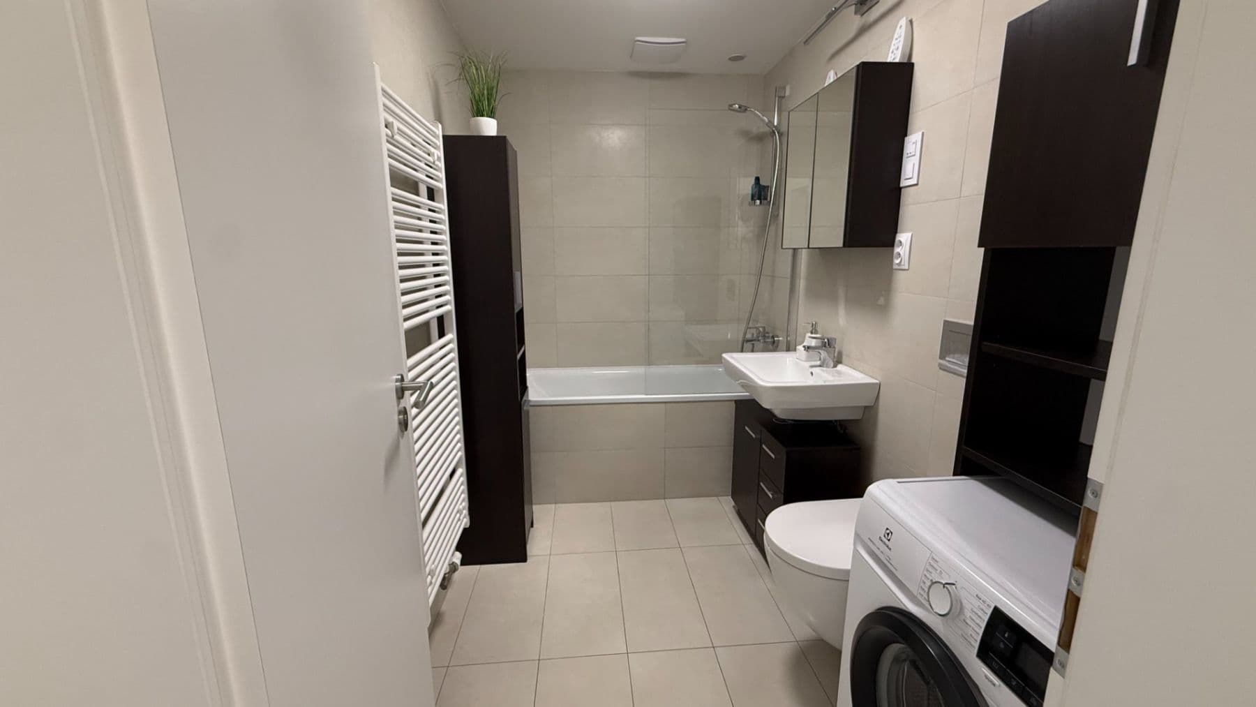 Prenájom bytu 2-izbový 49 m², Zvěřinova, Praha, Praha Prenájom bytu 2-izbový 49 m², Zvěřinova, Praha, Praha