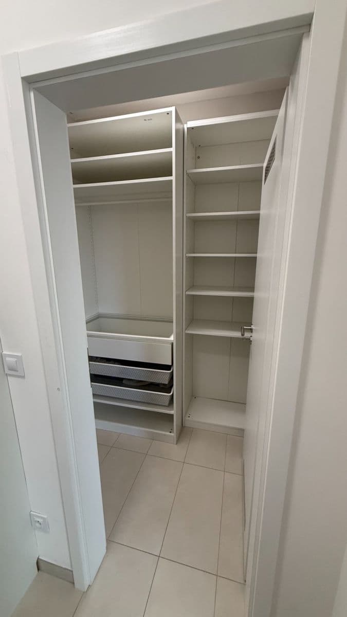 Prenájom bytu 2-izbový 49 m², Zvěřinova, Praha, Praha Prenájom bytu 2-izbový 49 m², Zvěřinova, Praha, Praha