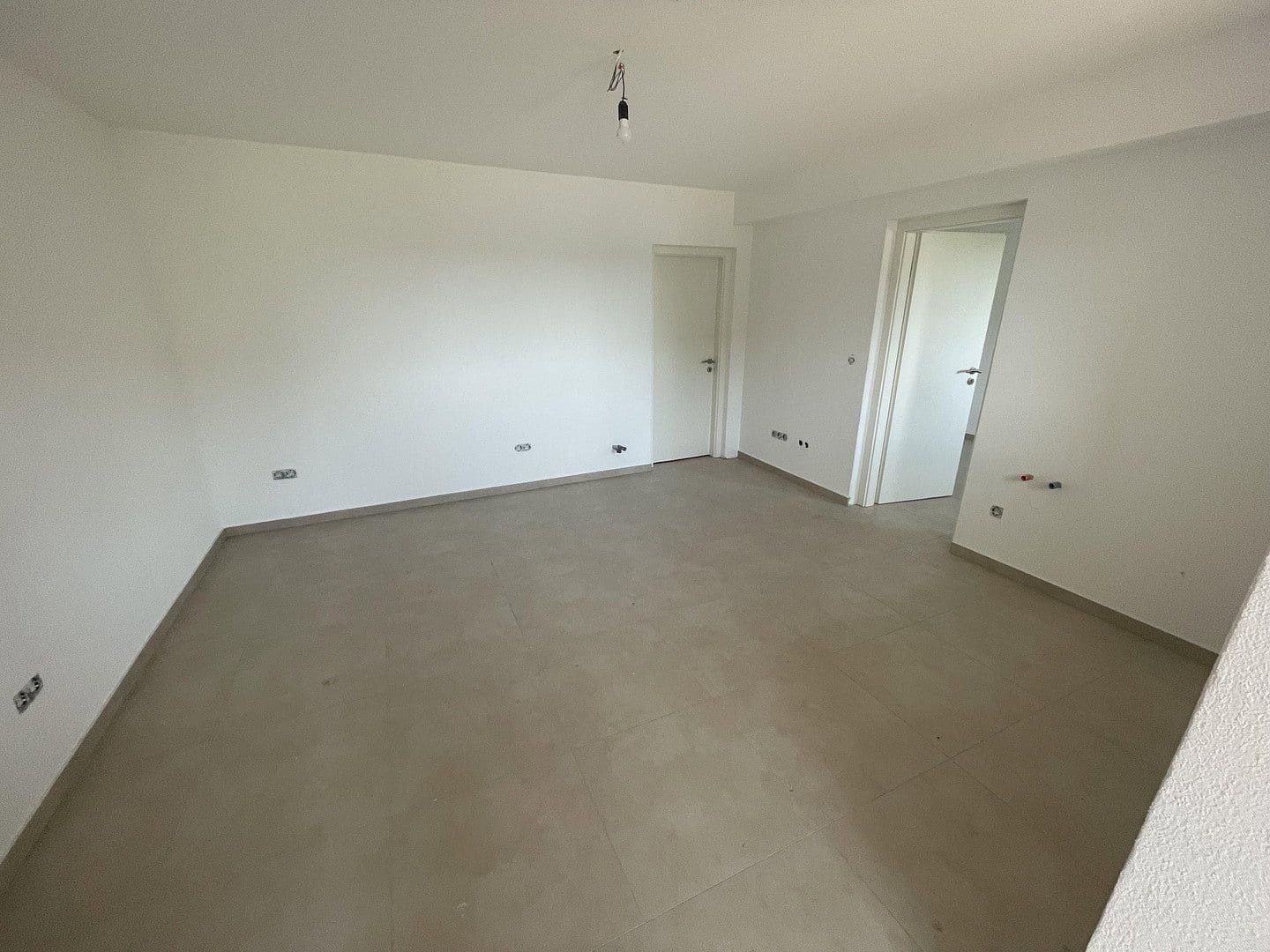 Predaj domu 195 m², pozemok 1.080 m², Föhren, Porýnie-Falcko Predaj domu 195 m², pozemok 1.080 m², Föhren, Porýnie-Falcko