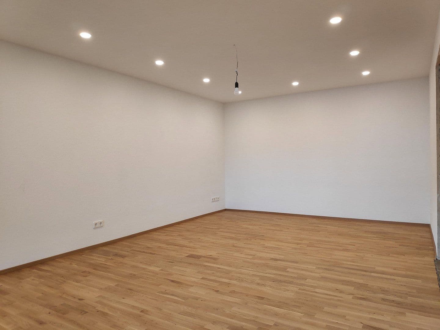 Prenájom bytu 3-izbový 83 m², Neuhausen auf den Fildern, Bádensko-Wurttembersko Prenájom bytu 3-izbový 83 m², Neuhausen auf den Fildern, Bádensko-Wurttembersko