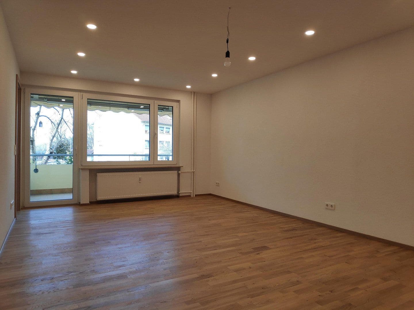Prenájom bytu 3-izbový 83 m², Neuhausen auf den Fildern, Bádensko-Wurttembersko Prenájom bytu 3-izbový 83 m², Neuhausen auf den Fildern, Bádensko-Wurttembersko